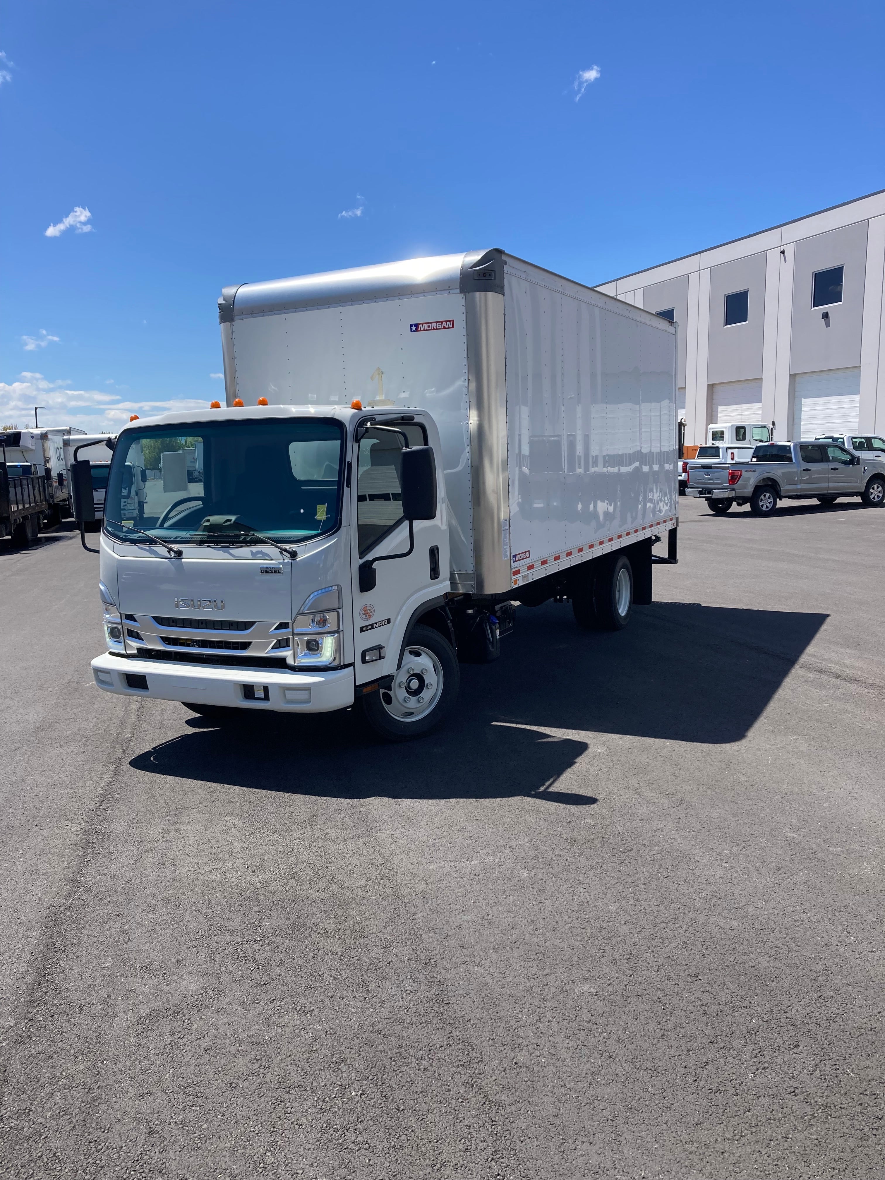 NEW 2024 ISUZU NRR DIESEL 18' BOX TRUCK