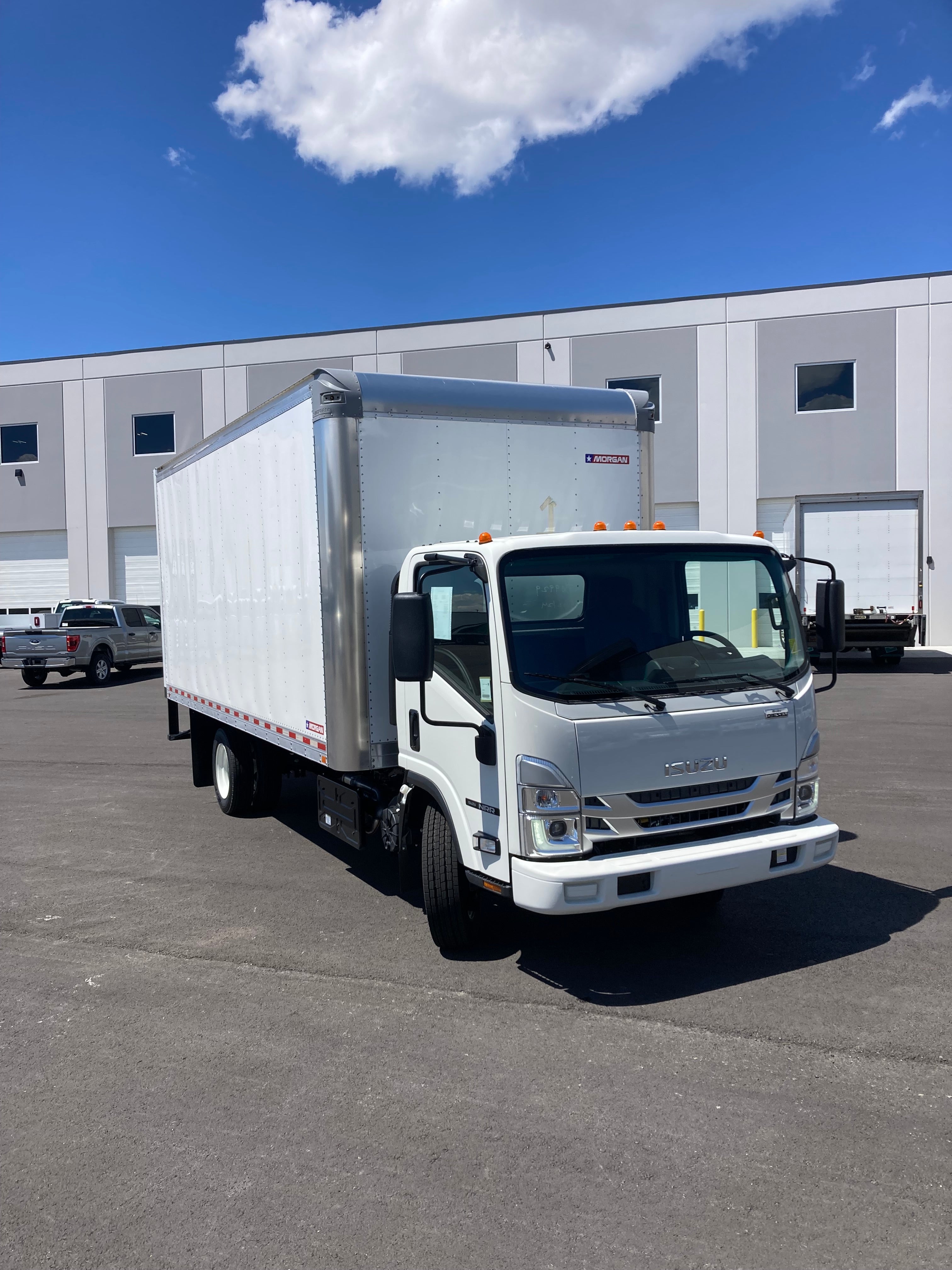 NEW 2024 ISUZU NRR DIESEL 18' BOX TRUCK