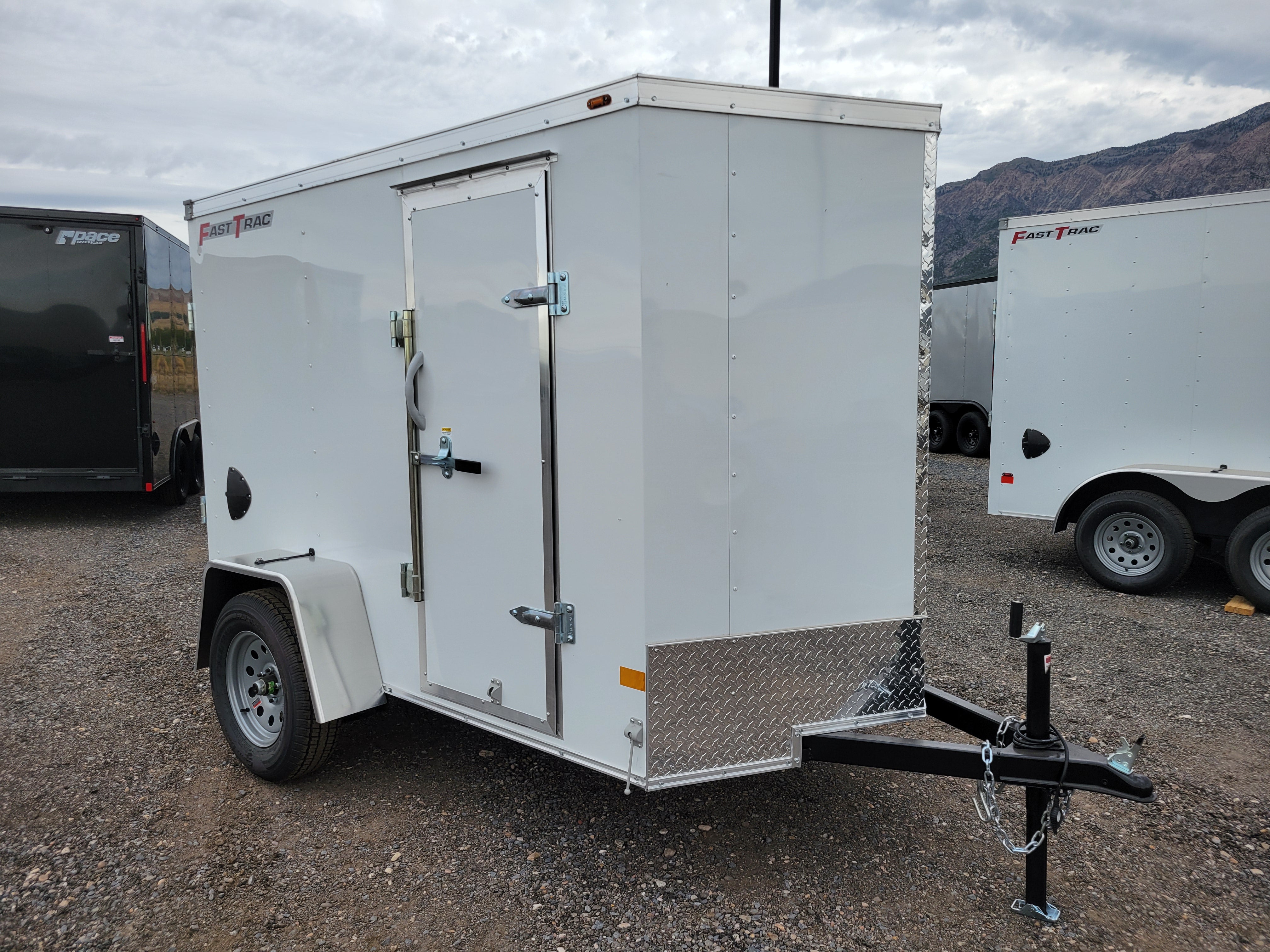 2026 Wells Cargo 5 x 8 Deluxe Enclosed Trailer