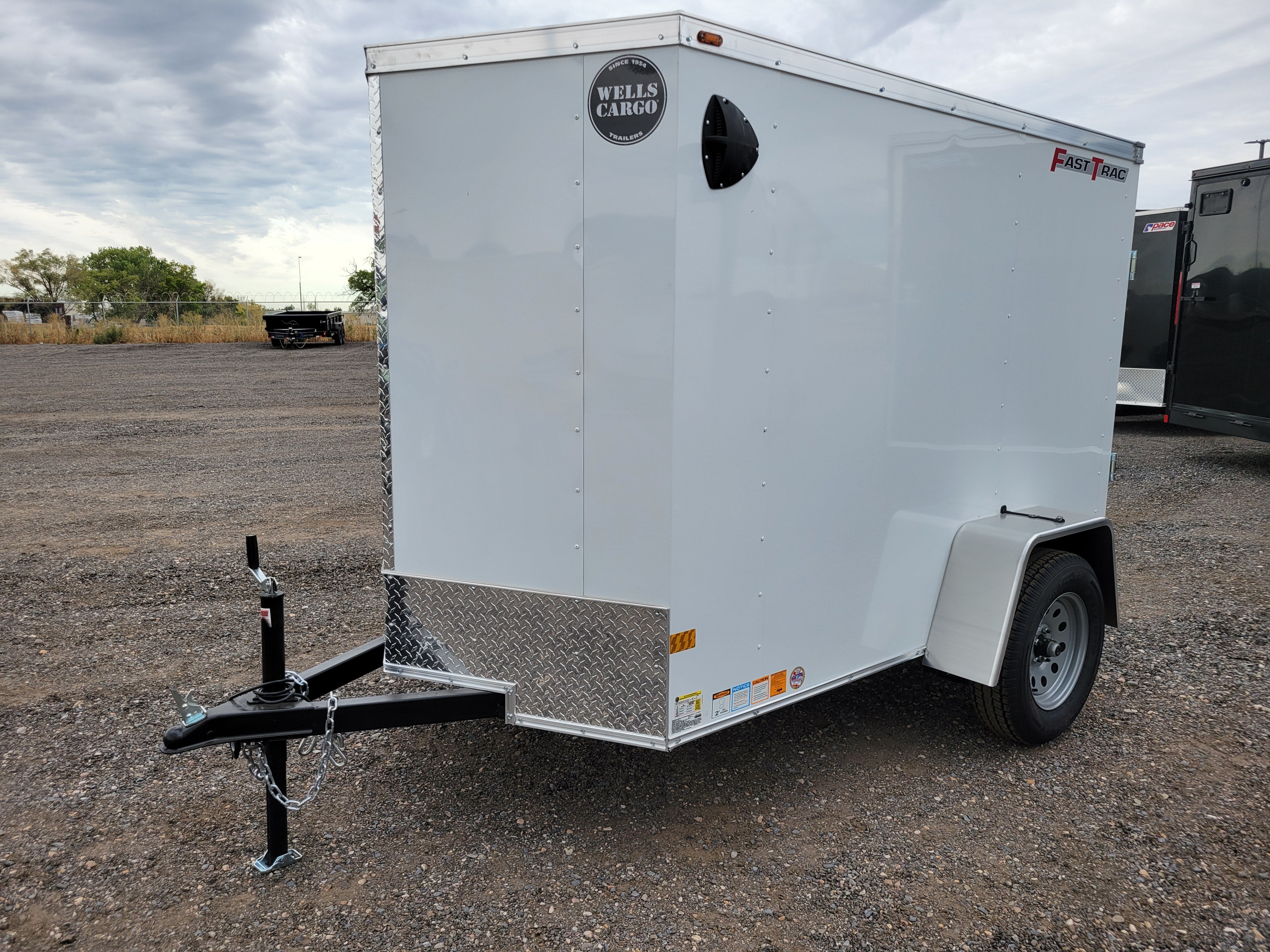 2026 Wells Cargo 5 x 8 Deluxe Enclosed Trailer