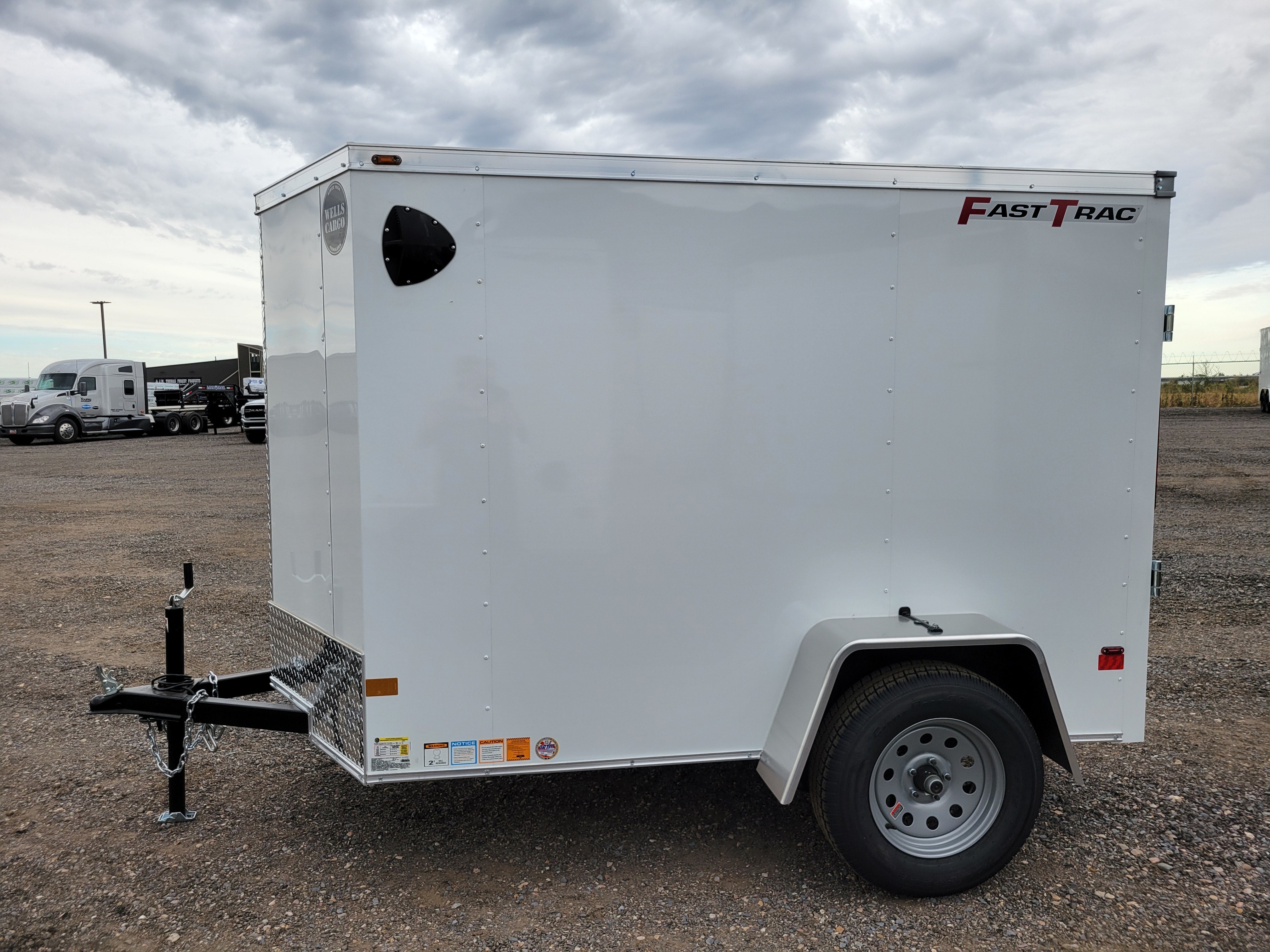 2026 Wells Cargo 5 x 8 Deluxe Enclosed Trailer