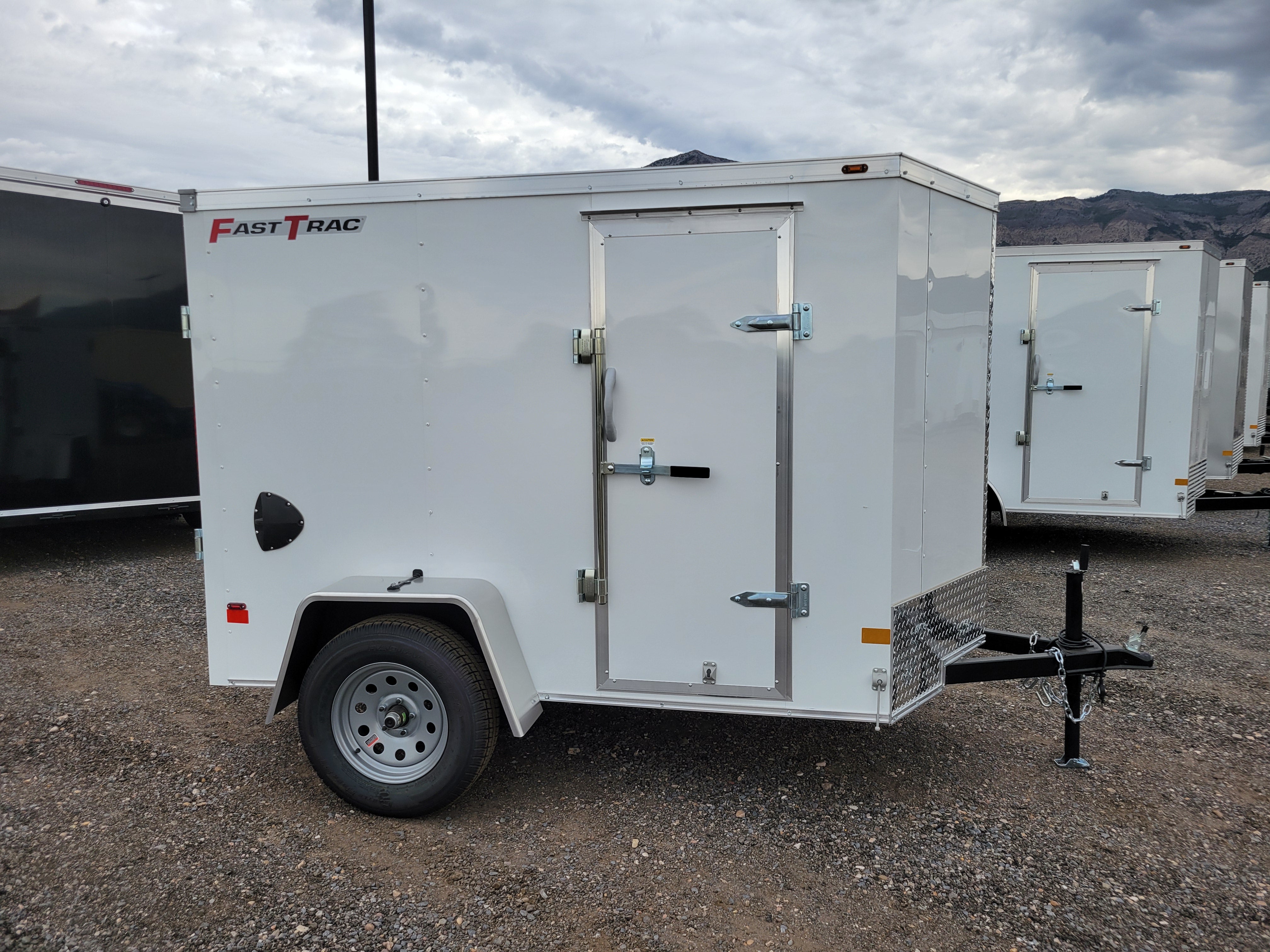 2026 Wells Cargo 5 x 8 Deluxe Enclosed Trailer