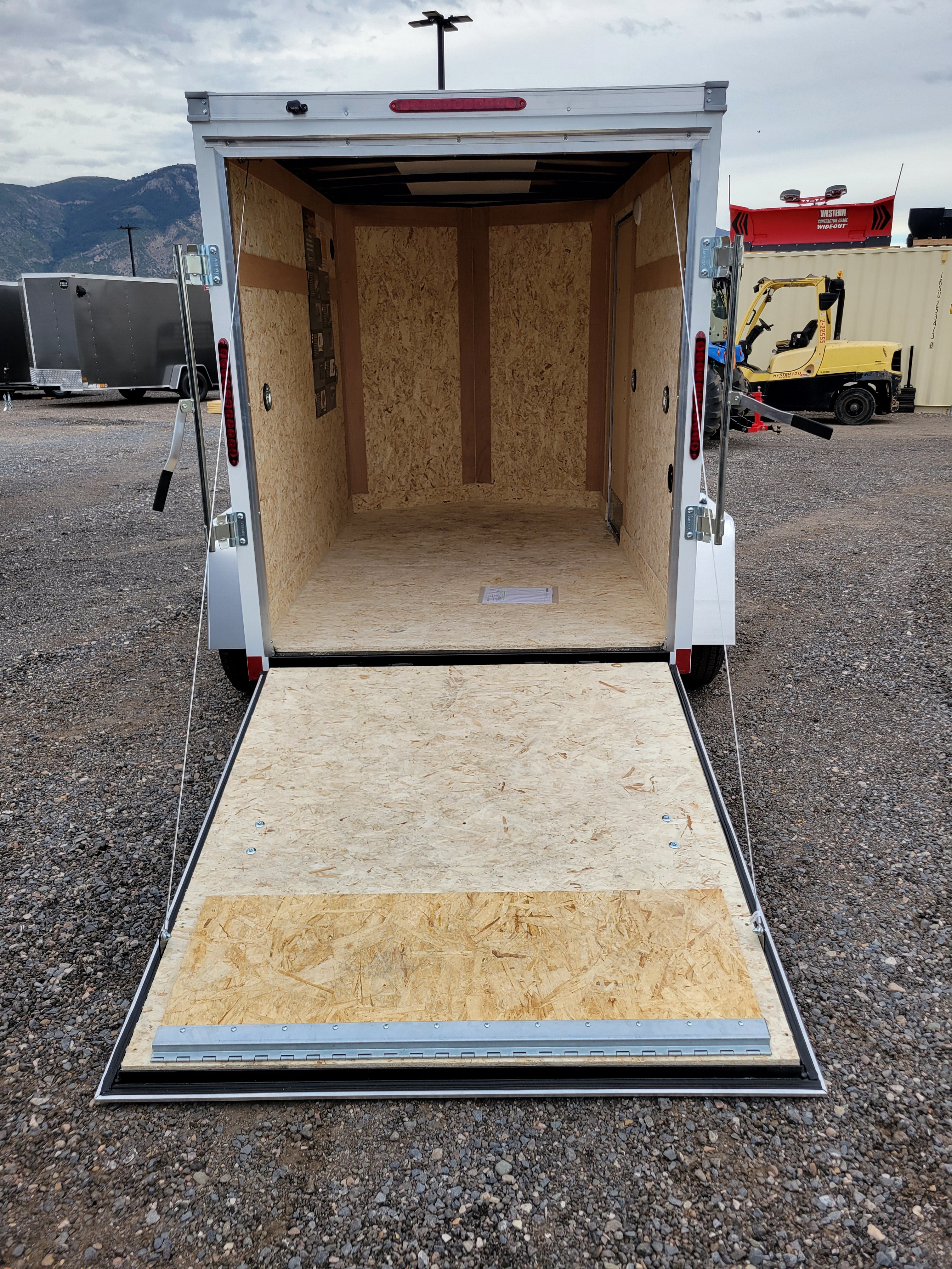 2026 Wells Cargo 5 x 8 Deluxe Enclosed Trailer