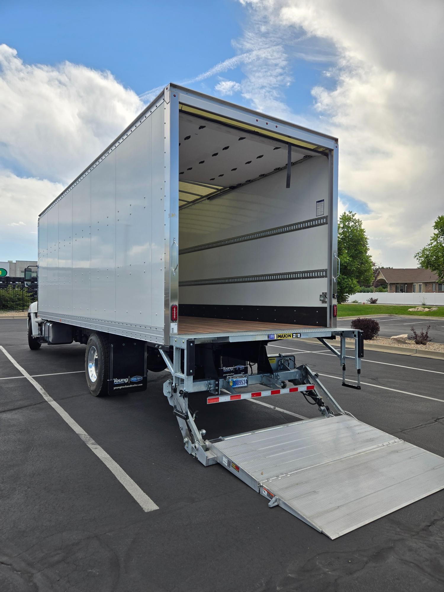 2026 HINO 26' Box Truck Demo