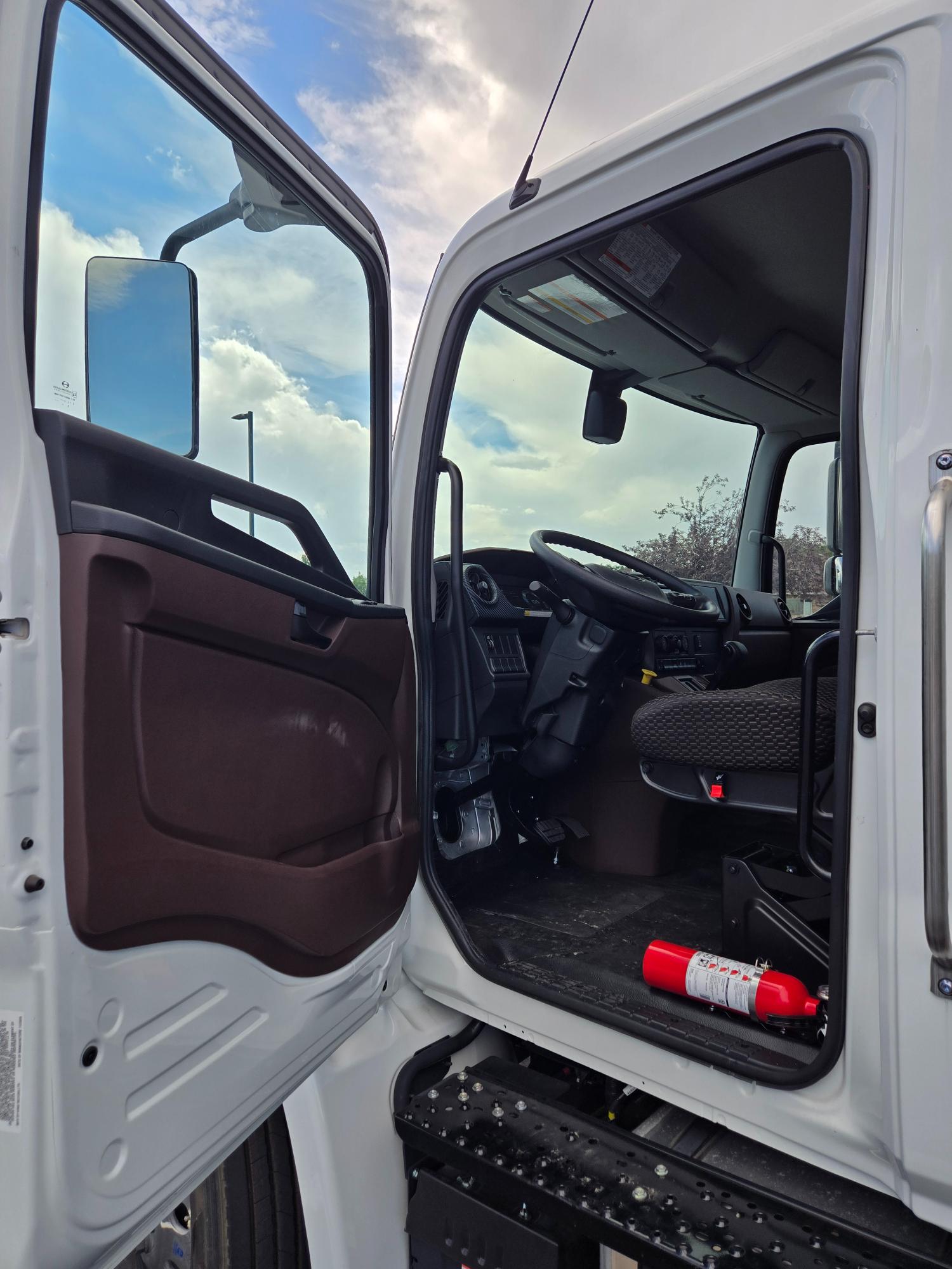 2026 HINO 26' Box Truck Demo