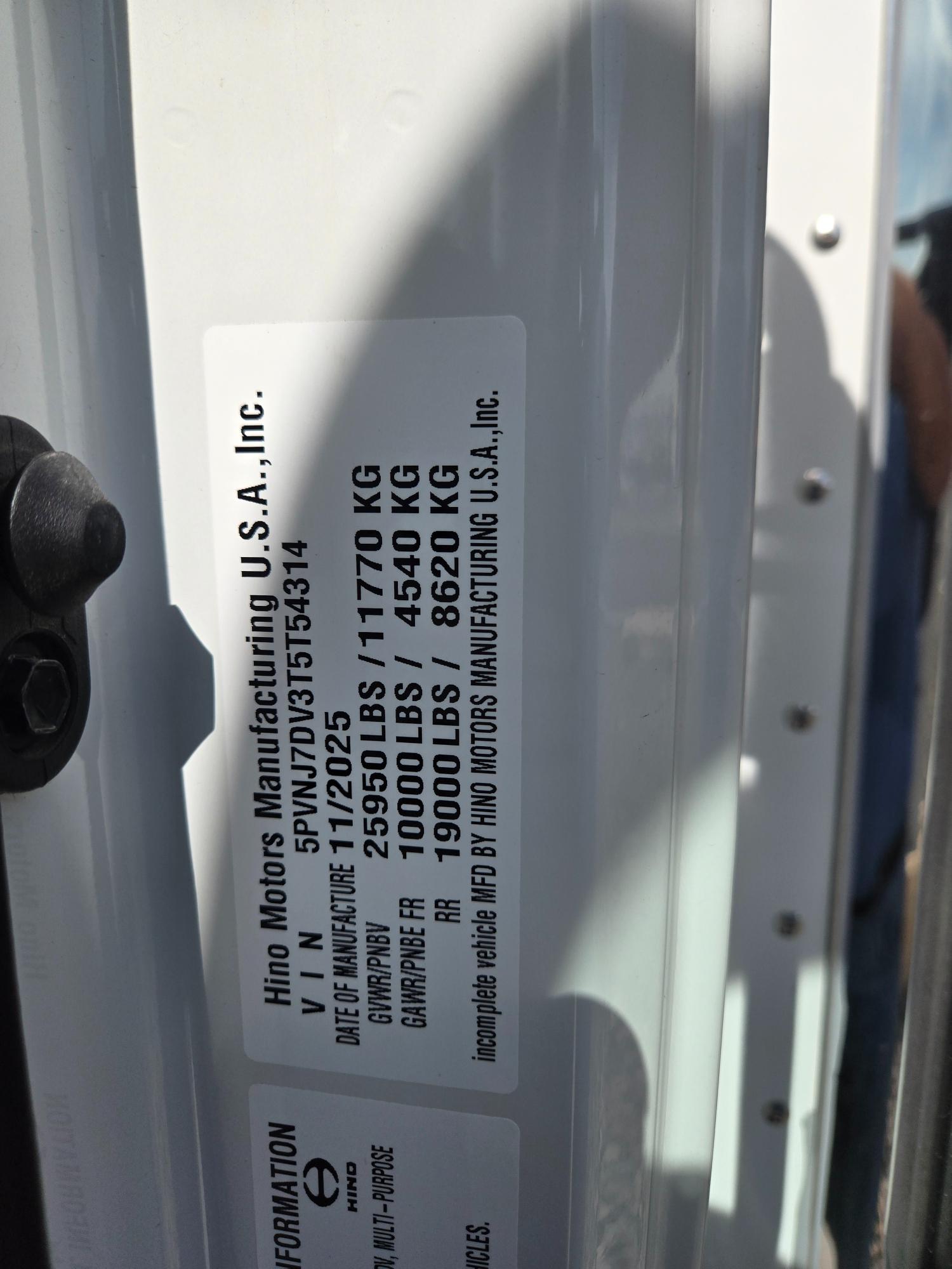 2026 HINO 26' Box Truck Demo
