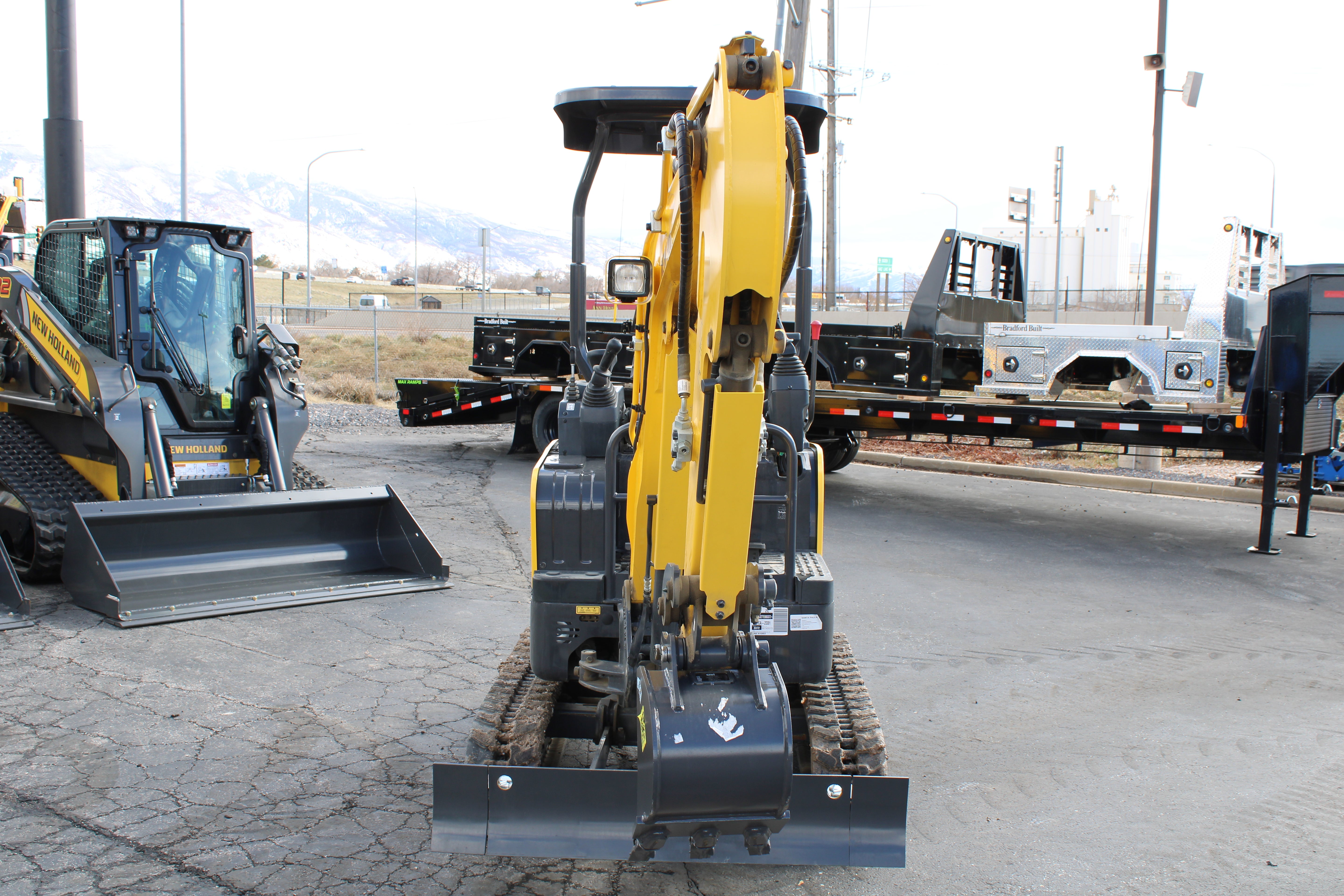 2025 New Holland E17C Mini Excavator