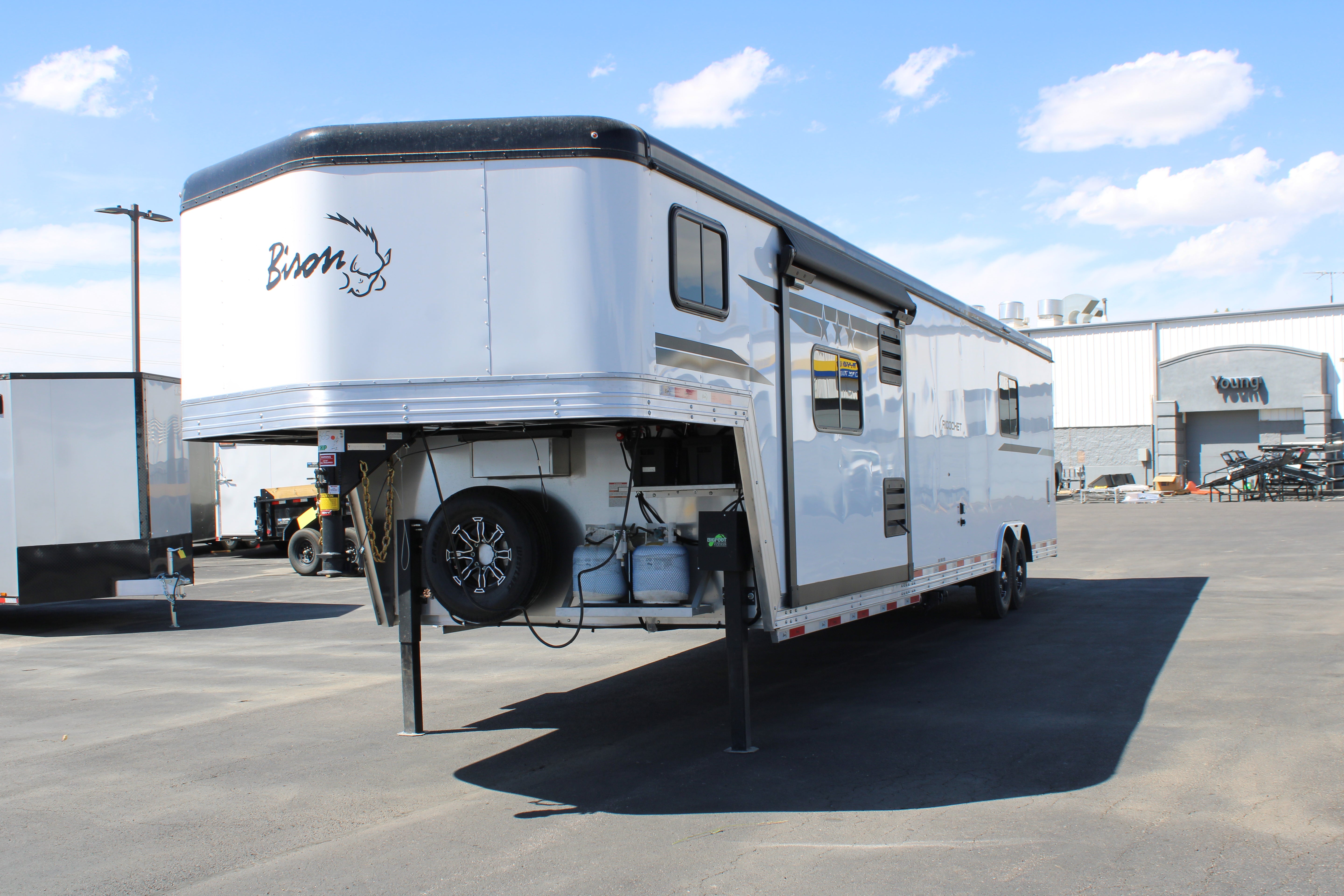 Bison Coach RC16T16 Toy Hauler