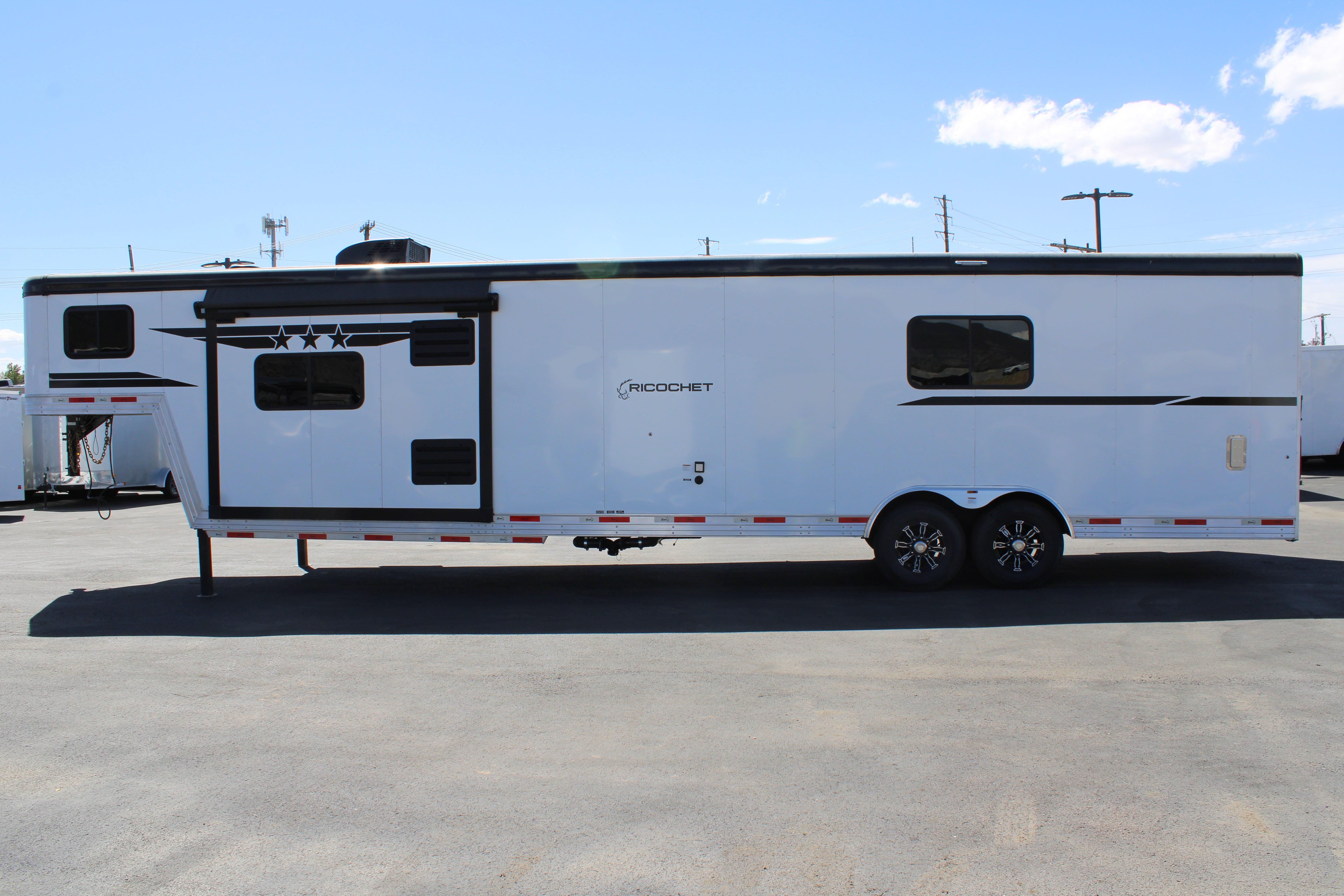Bison Coach RC16T16 Toy Hauler