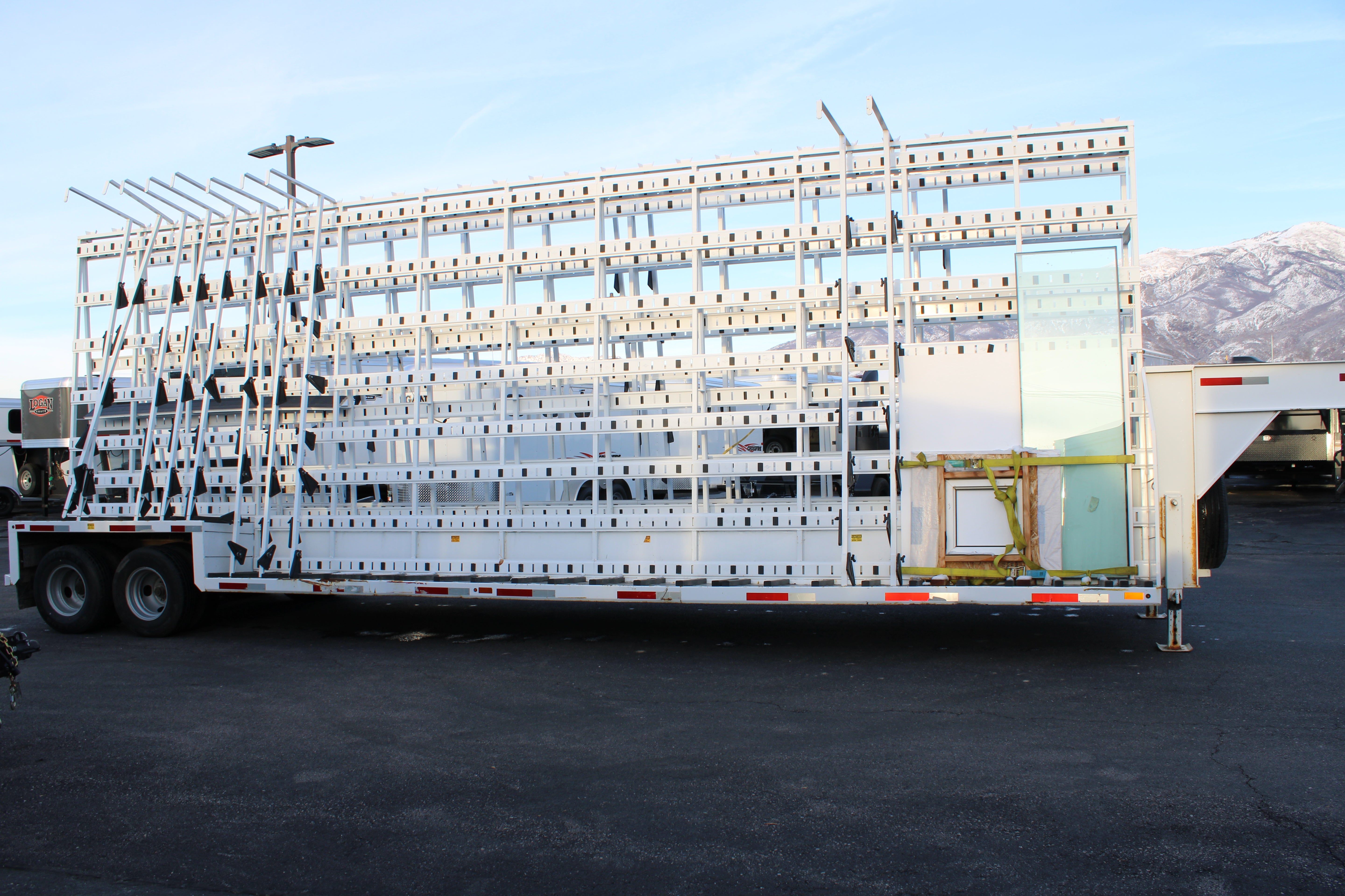 30ft Gooseneck Glass Transport Trailer