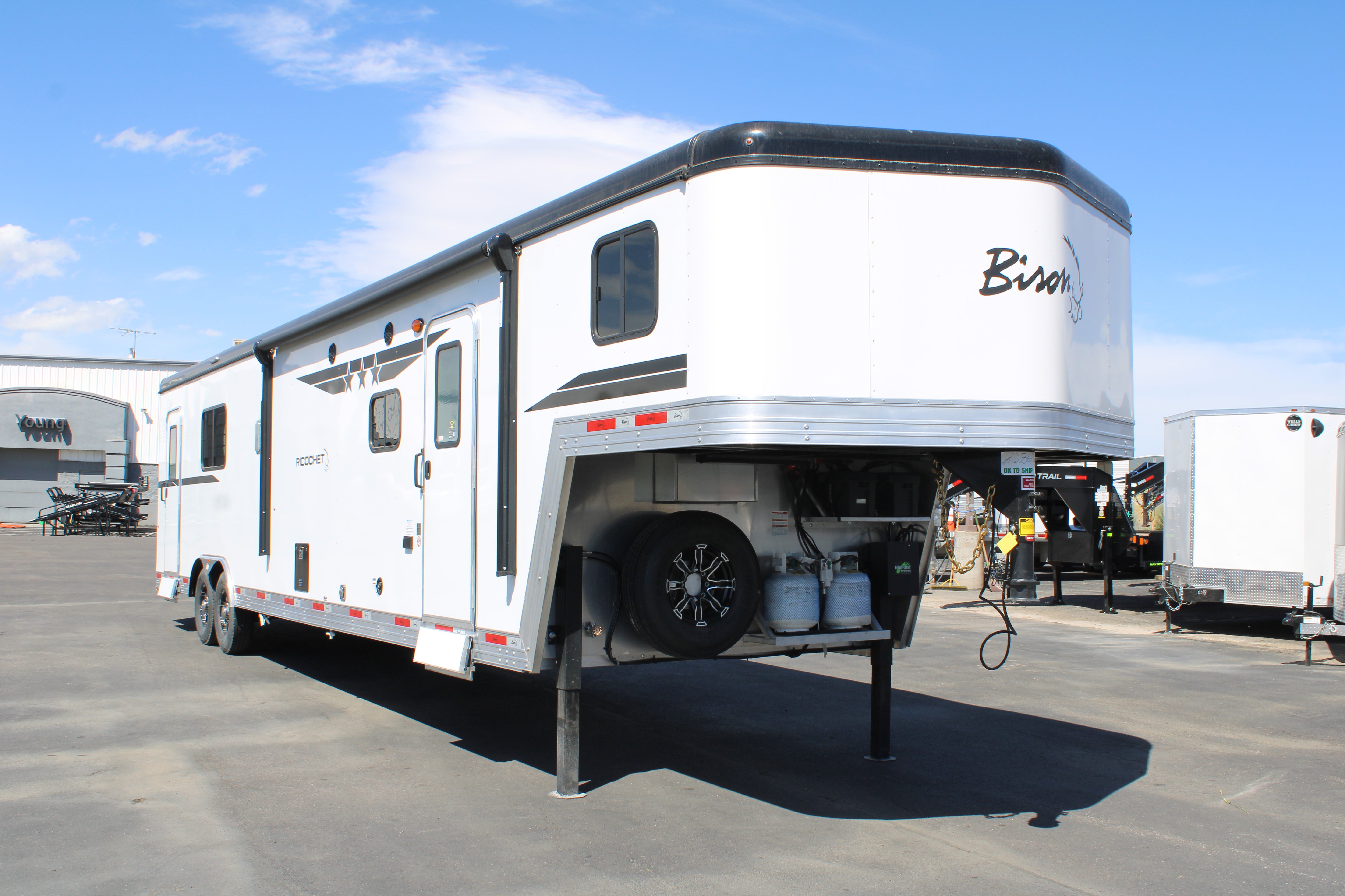 Bison Coach RC16T16 Toy Hauler