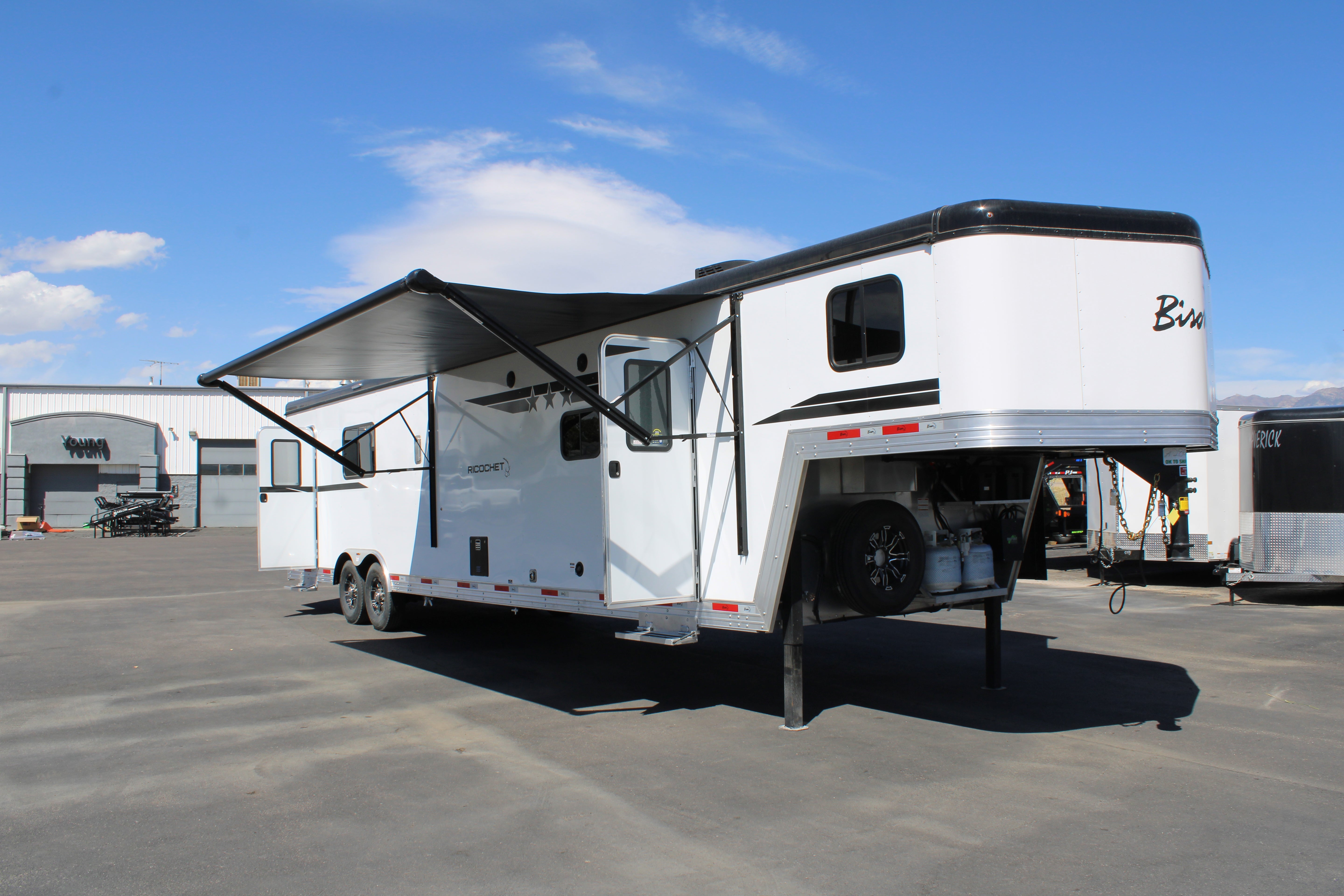 Bison Coach RC16T16 Toy Hauler