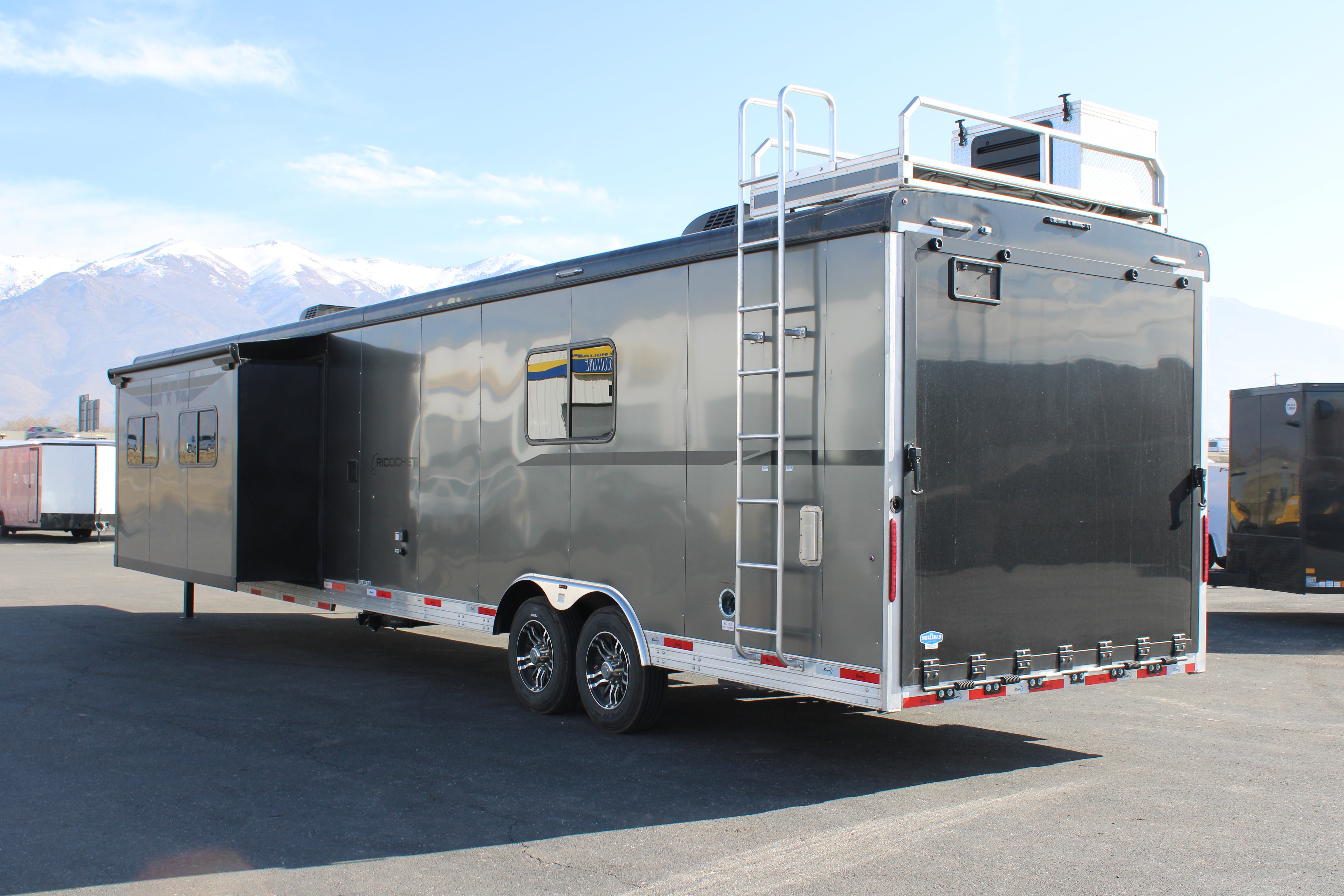 Bison 29' Horse Trailer W/ Living Quarters