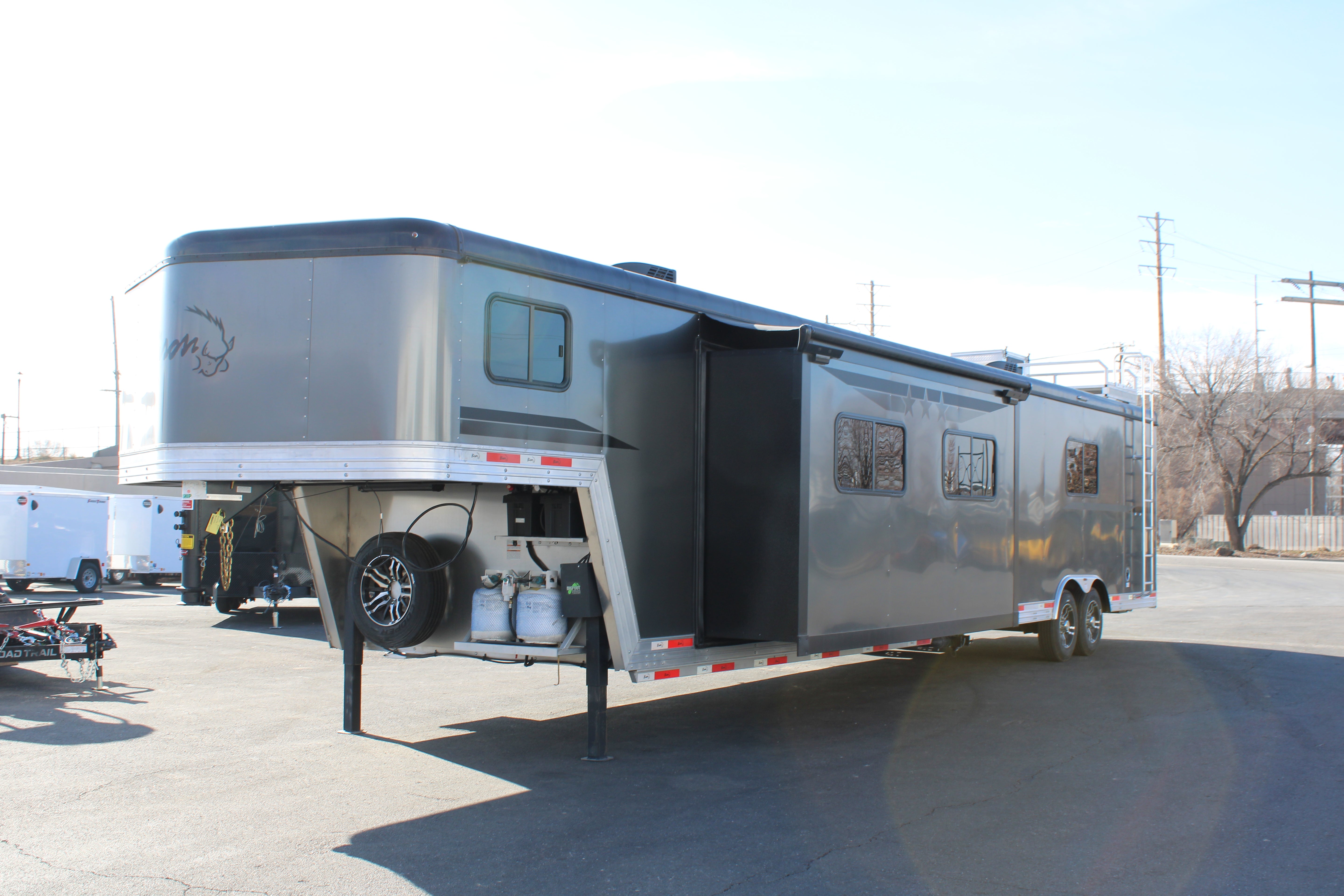 Bison 29' Horse Trailer W/ Living Quarters