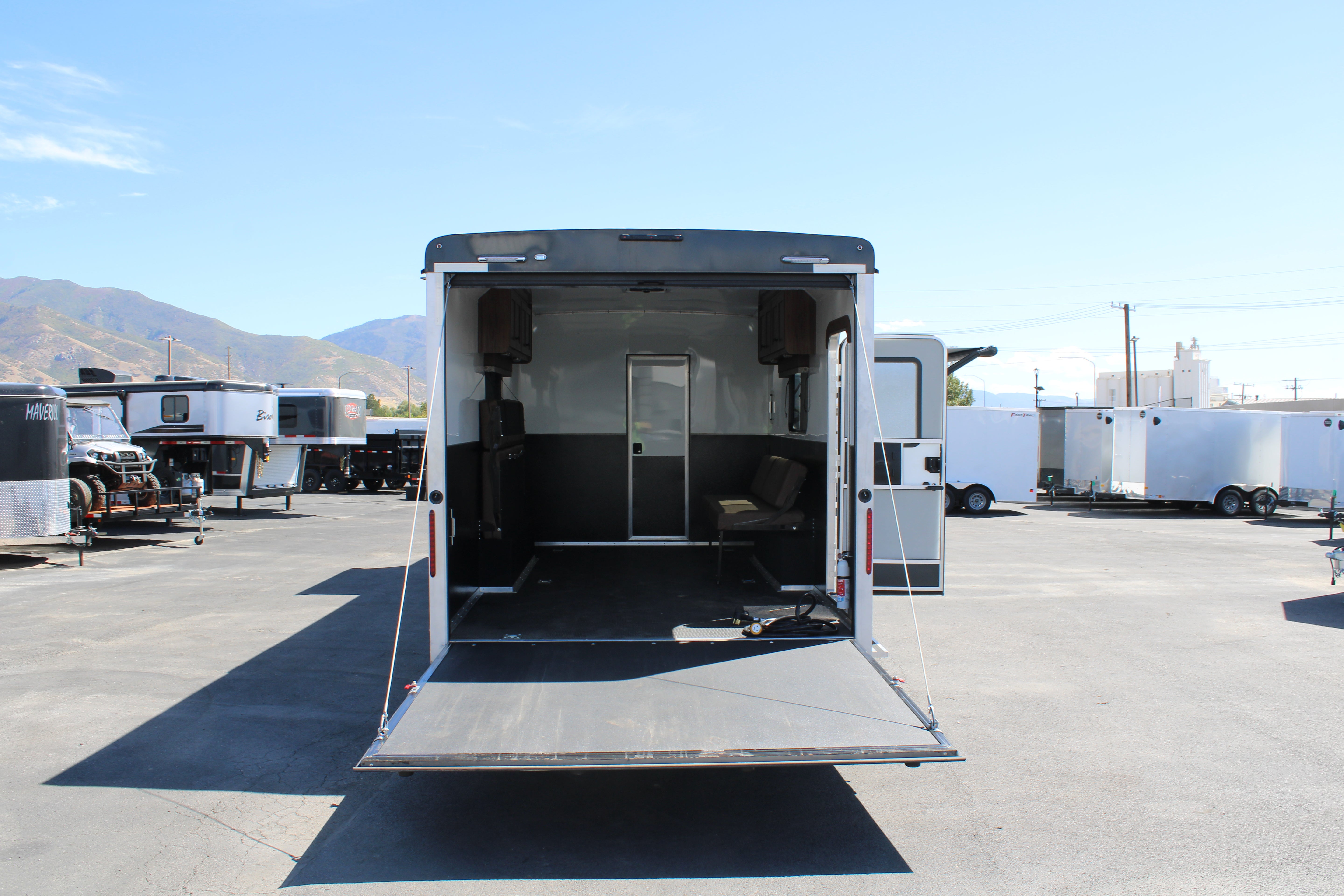 Bison Coach RC16T16 Toy Hauler