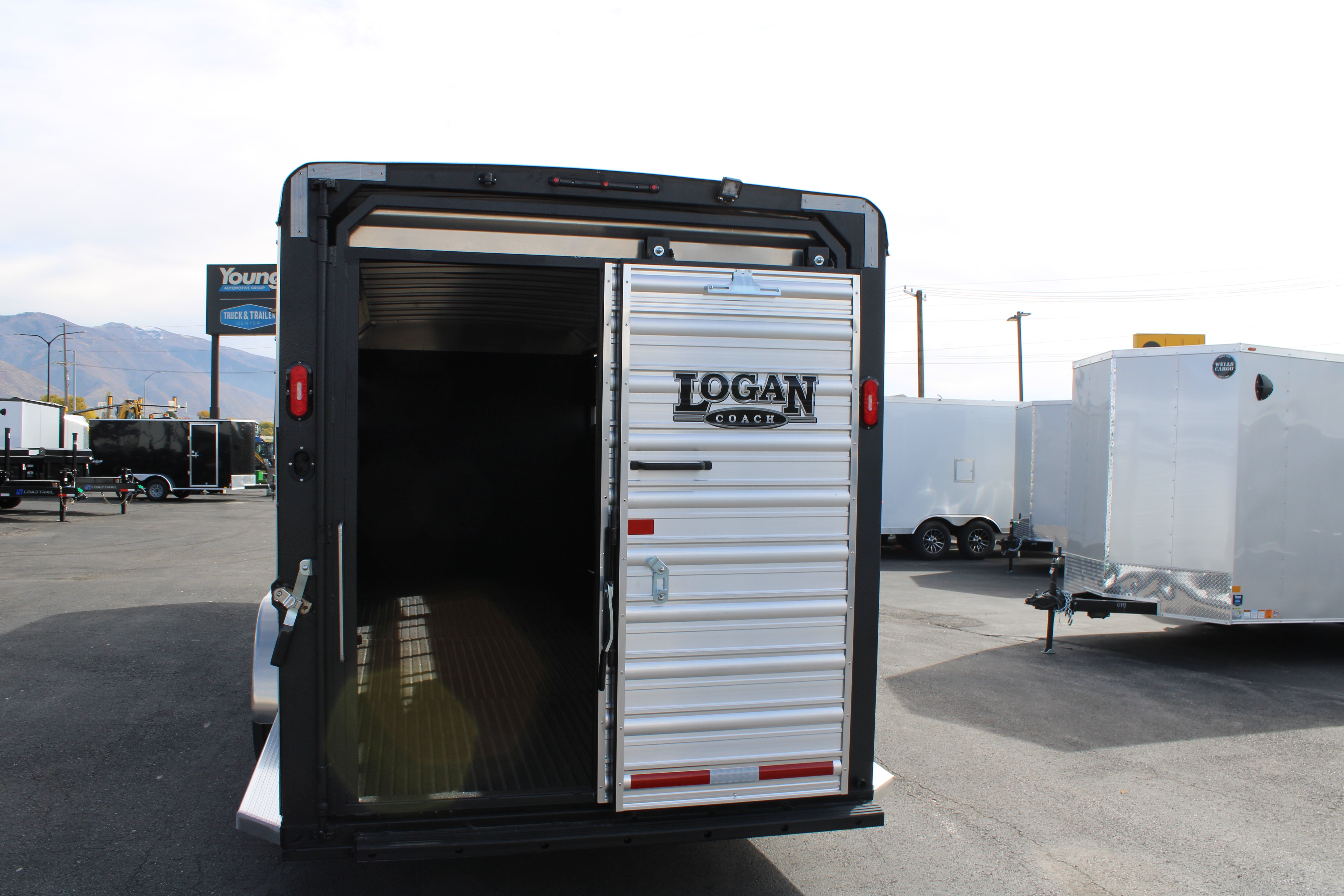 Logan Coach 24' Bullseye Trailer