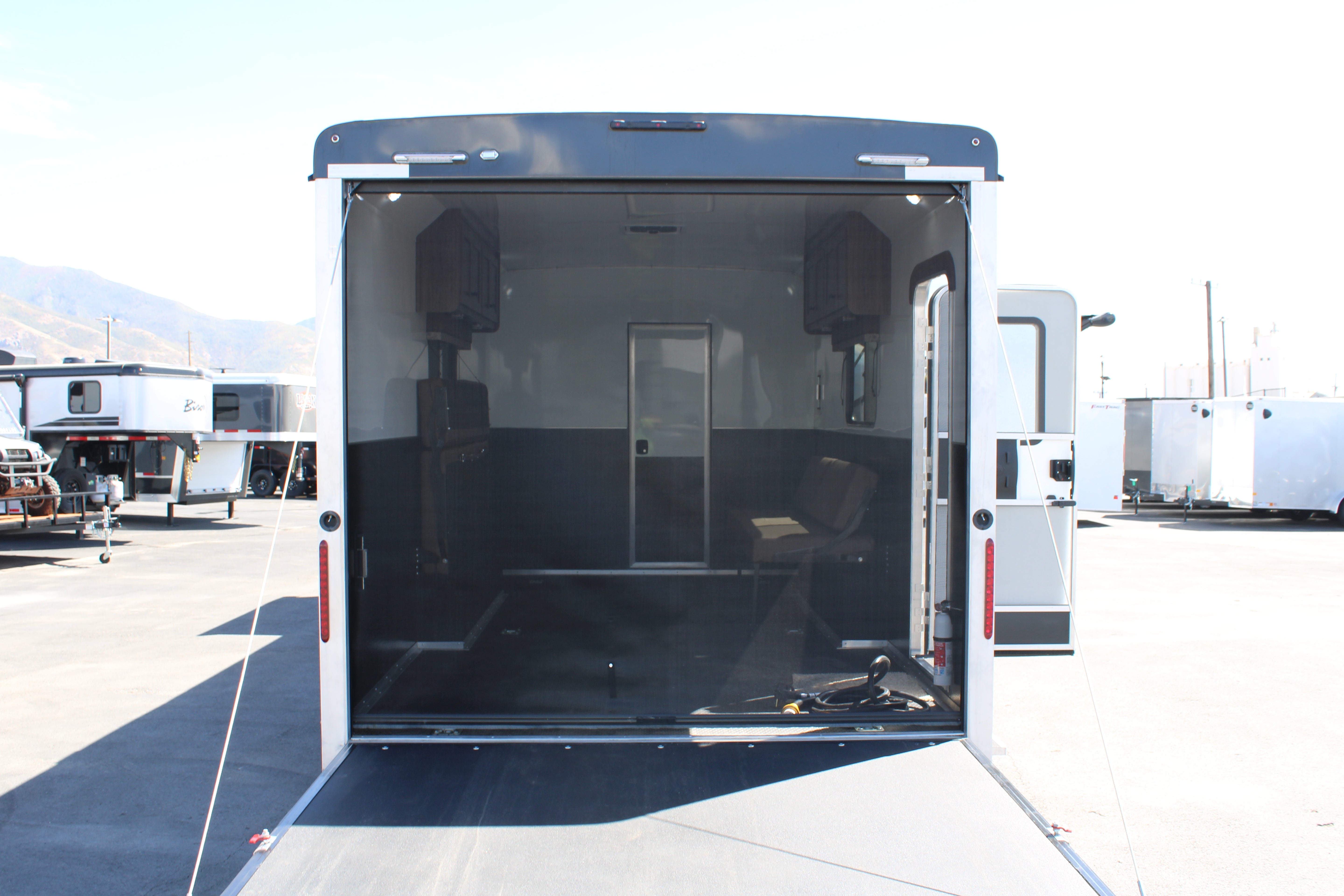 Bison Coach RC16T16 Toy Hauler