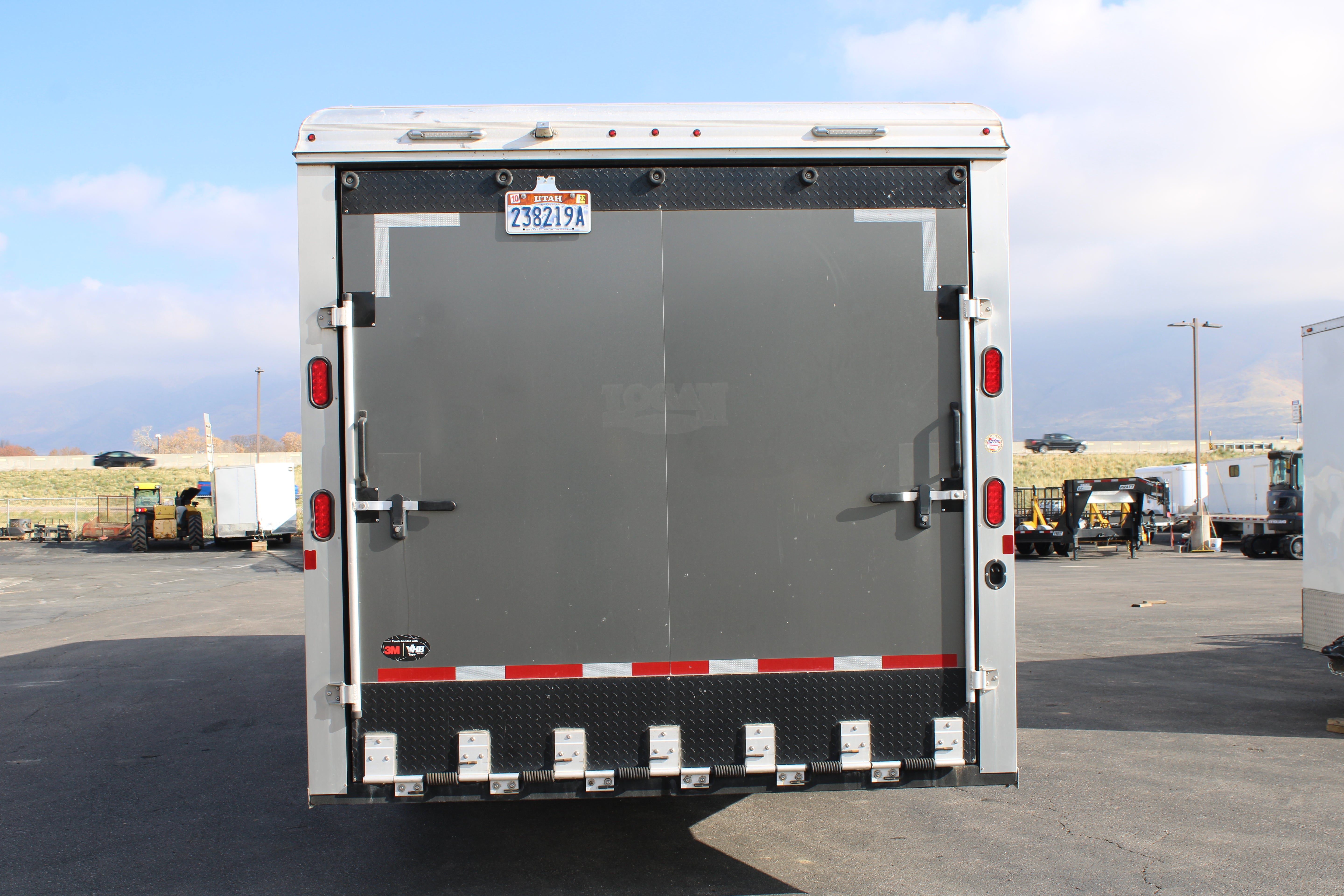 Logan Coach HPGN 33' Trailer (BLACK FRIDAY SPECIAL)