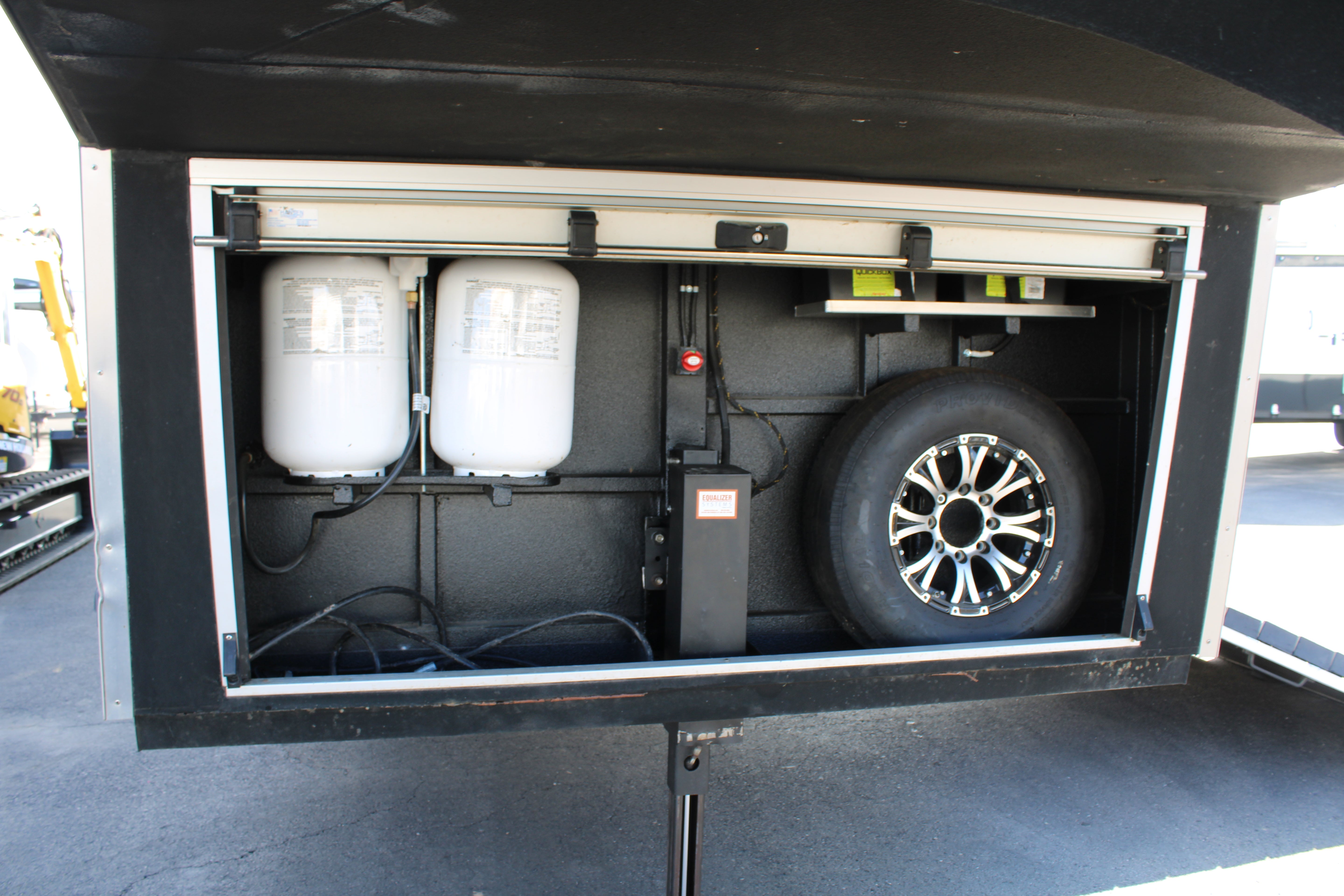 Logan Coach HPGN 33' Trailer (BLACK FRIDAY SPECIAL)