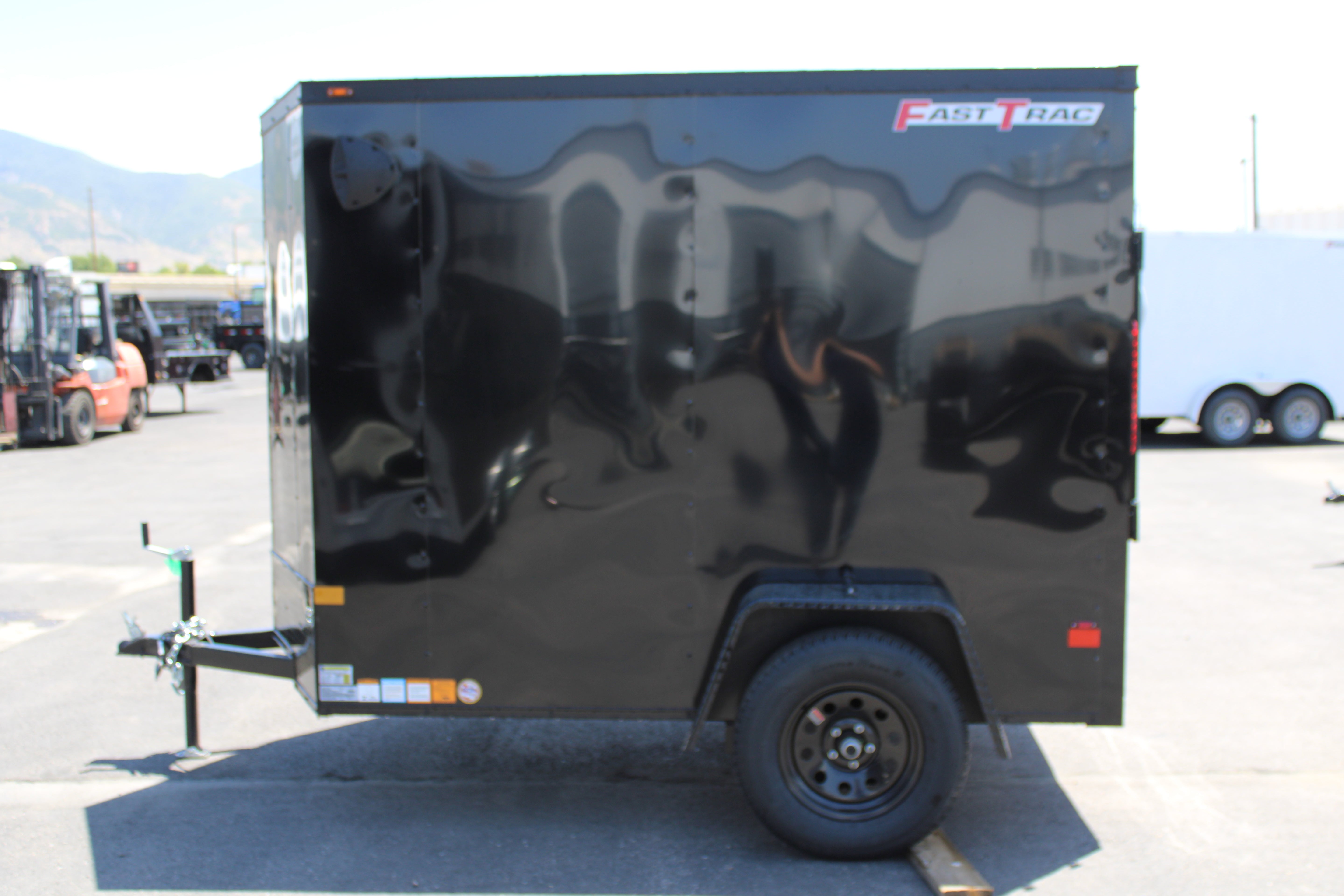 2025 Wells Cargo 5 x 8 Deluxe Enclosed Trailer