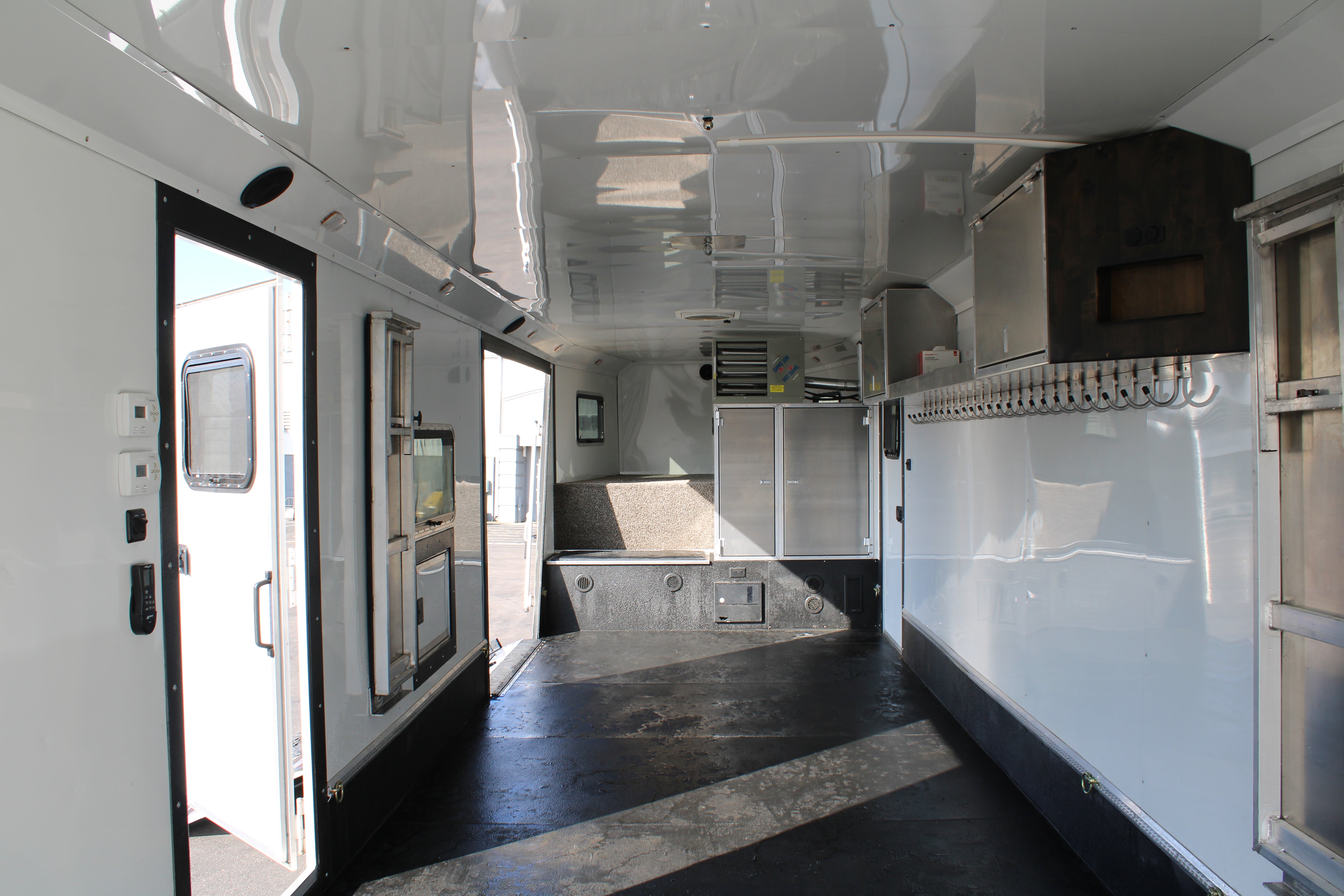 Logan Coach HPGN 33' Trailer (BLACK FRIDAY SPECIAL)