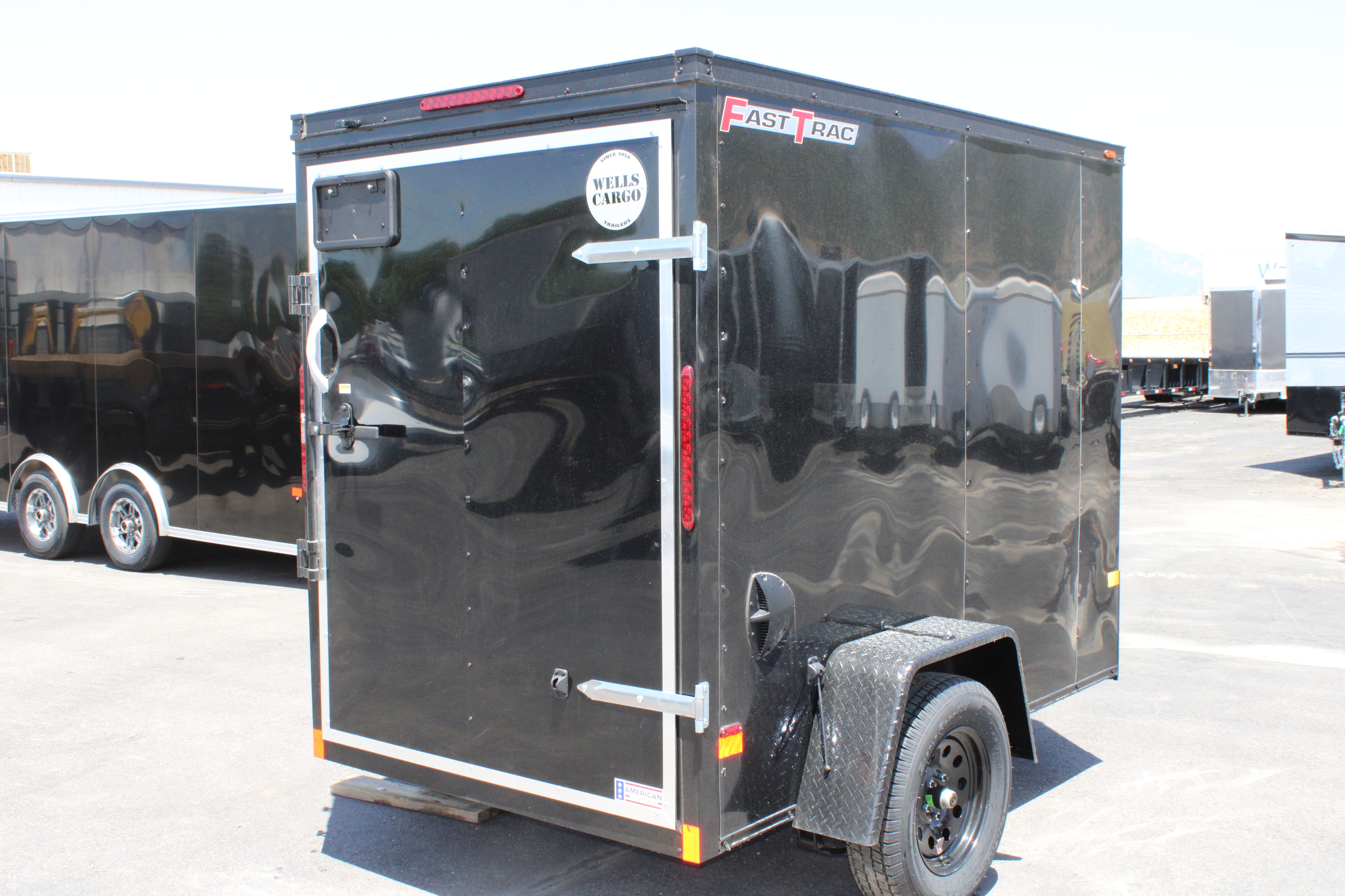 2025 Wells Cargo 5 x 8 Deluxe Enclosed Trailer