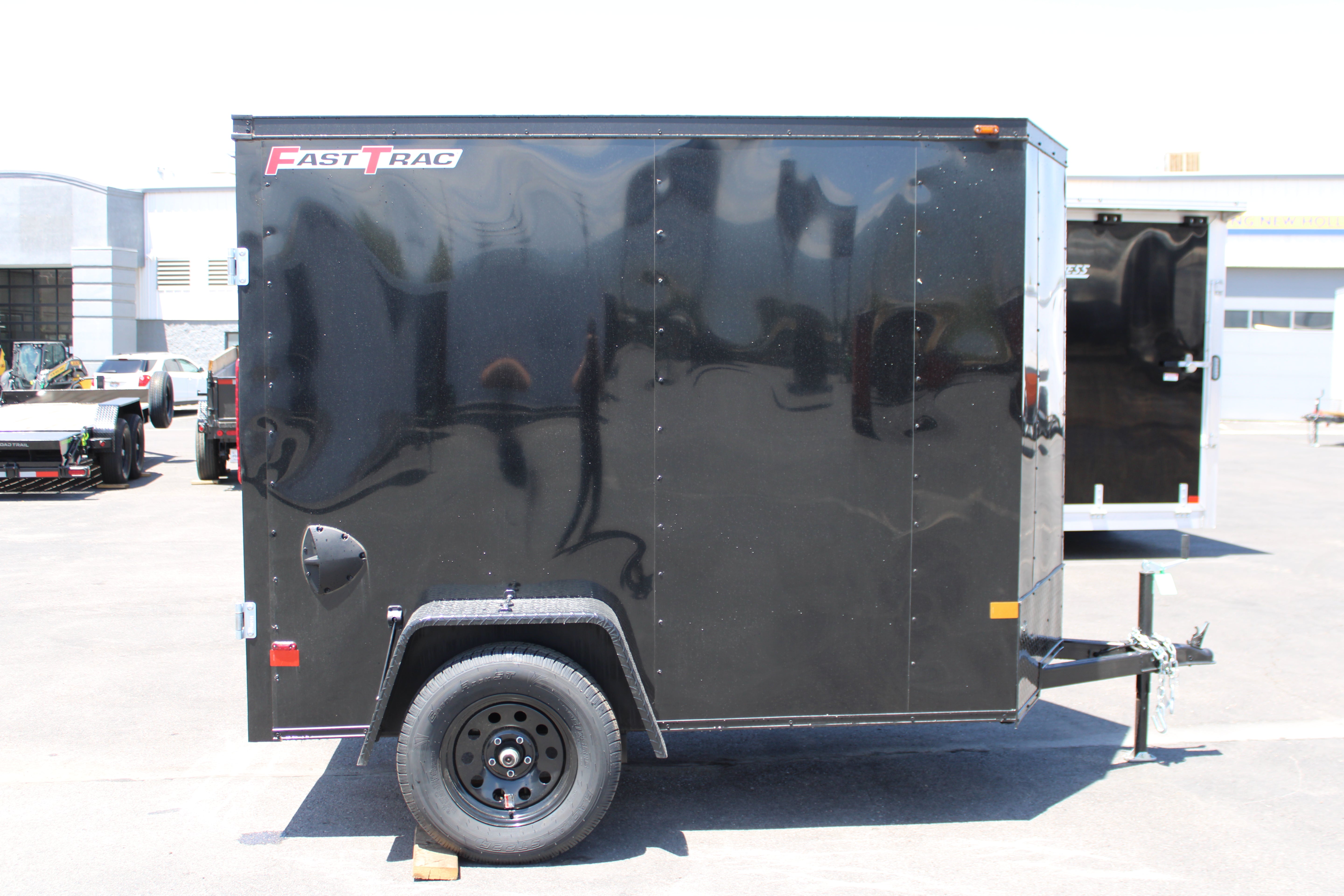 2025 Wells Cargo 5 x 8 Deluxe Enclosed Trailer