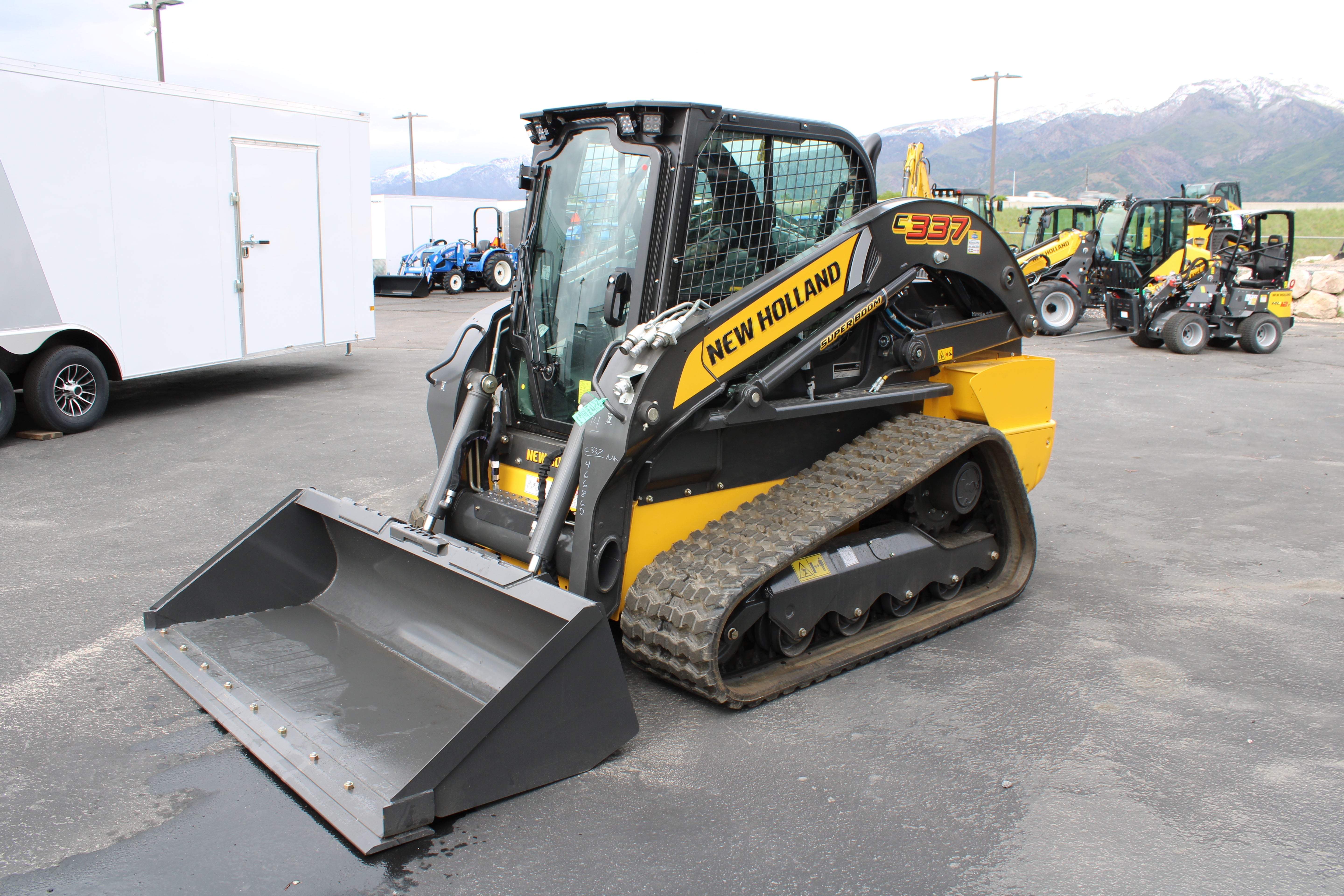 New Holland C337 Skidsteer