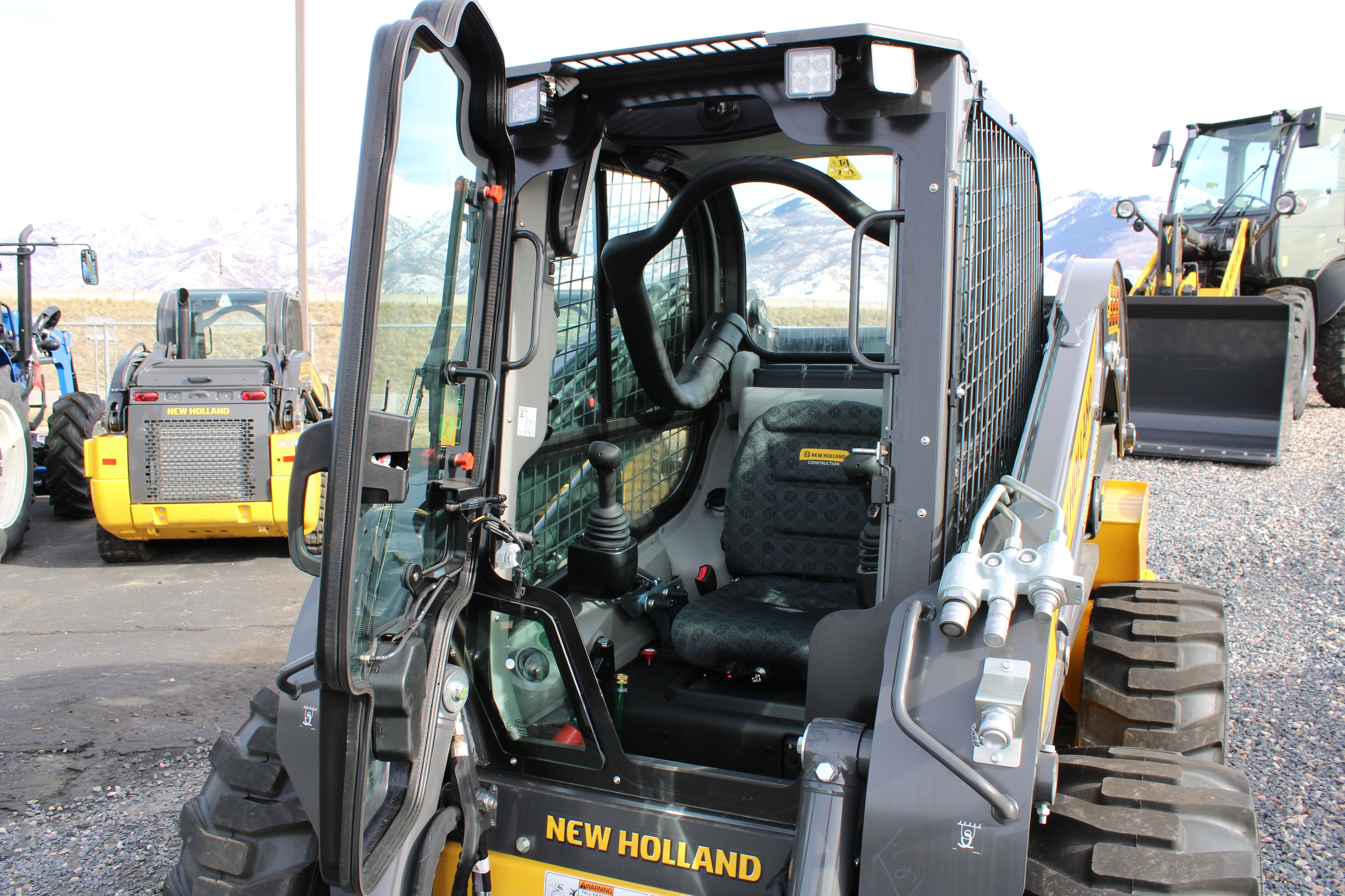 New Holland L328 Skidsteer