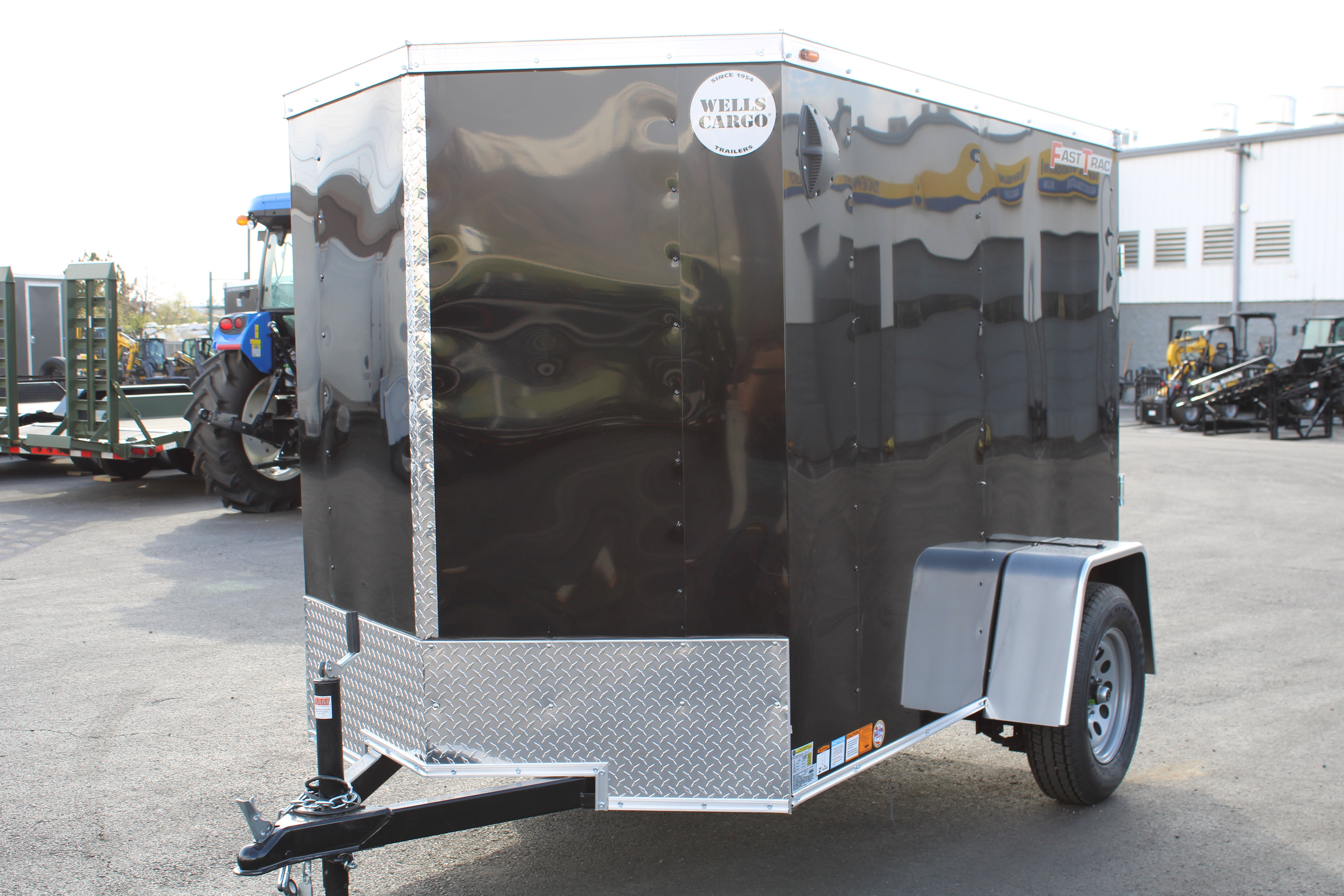 2025 Wells Cargo 5 x 8 Deluxe Enclosed Trailer