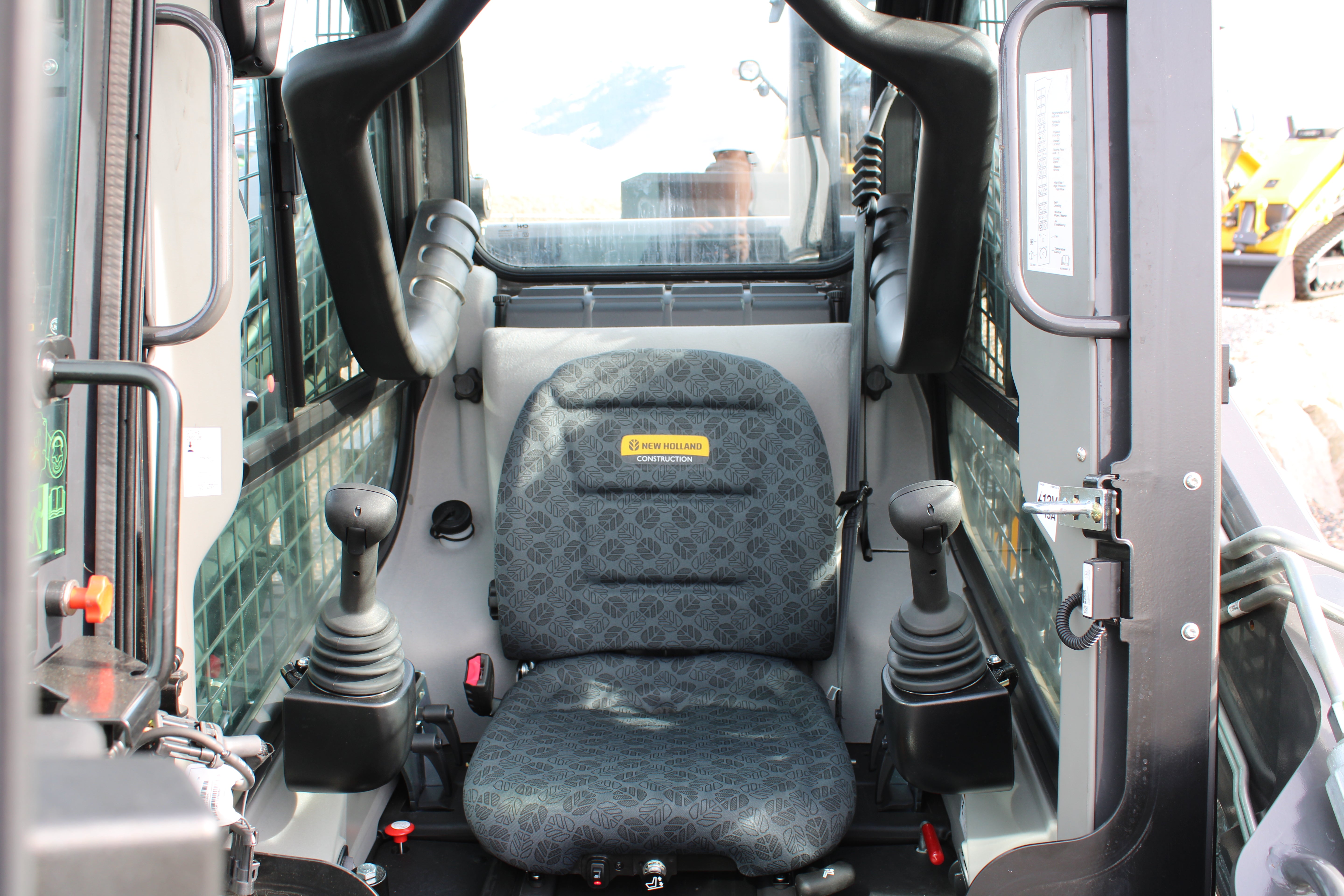 New Holland L328 Skidsteer