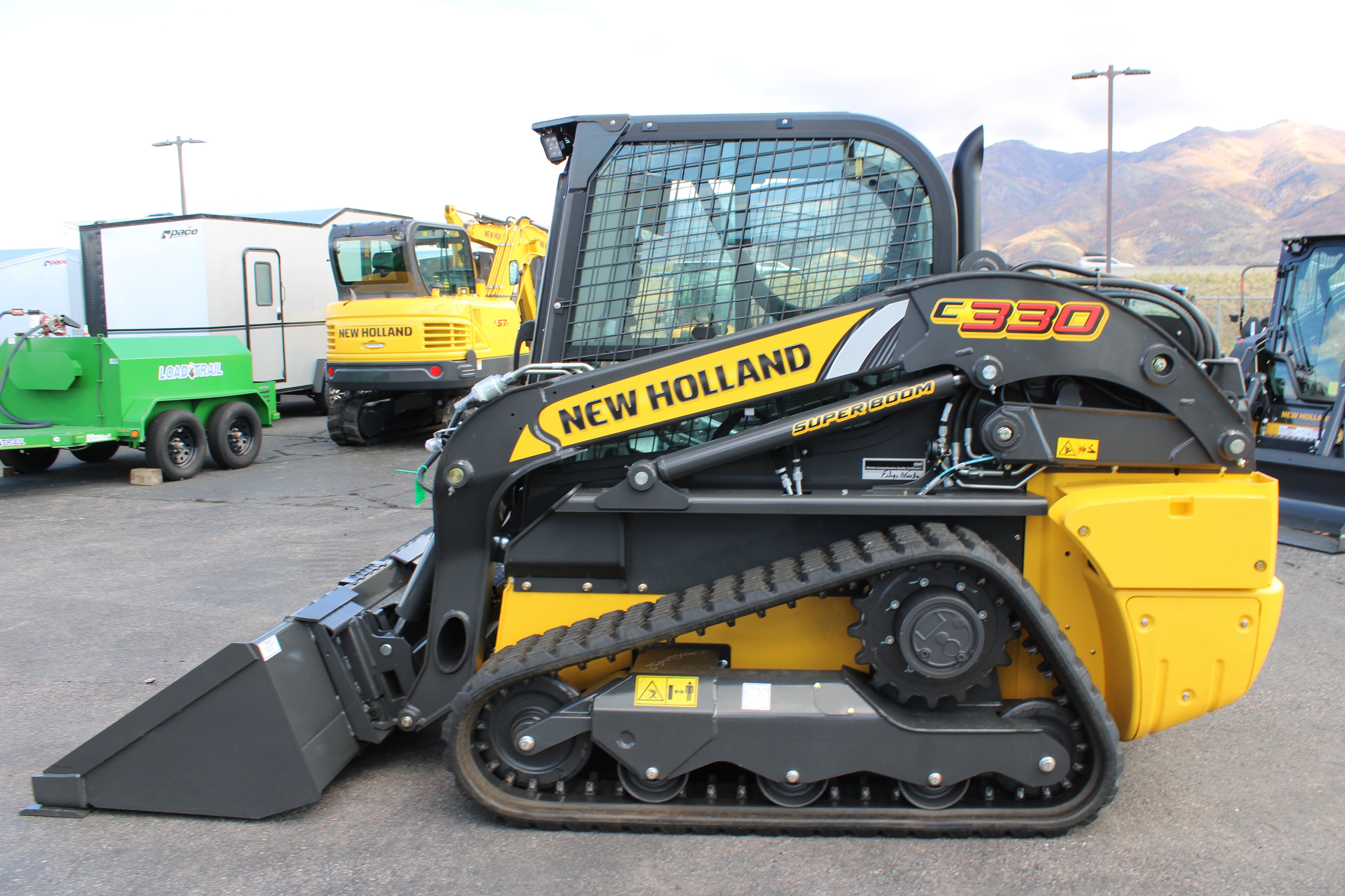New Holland C330 Skidsteer