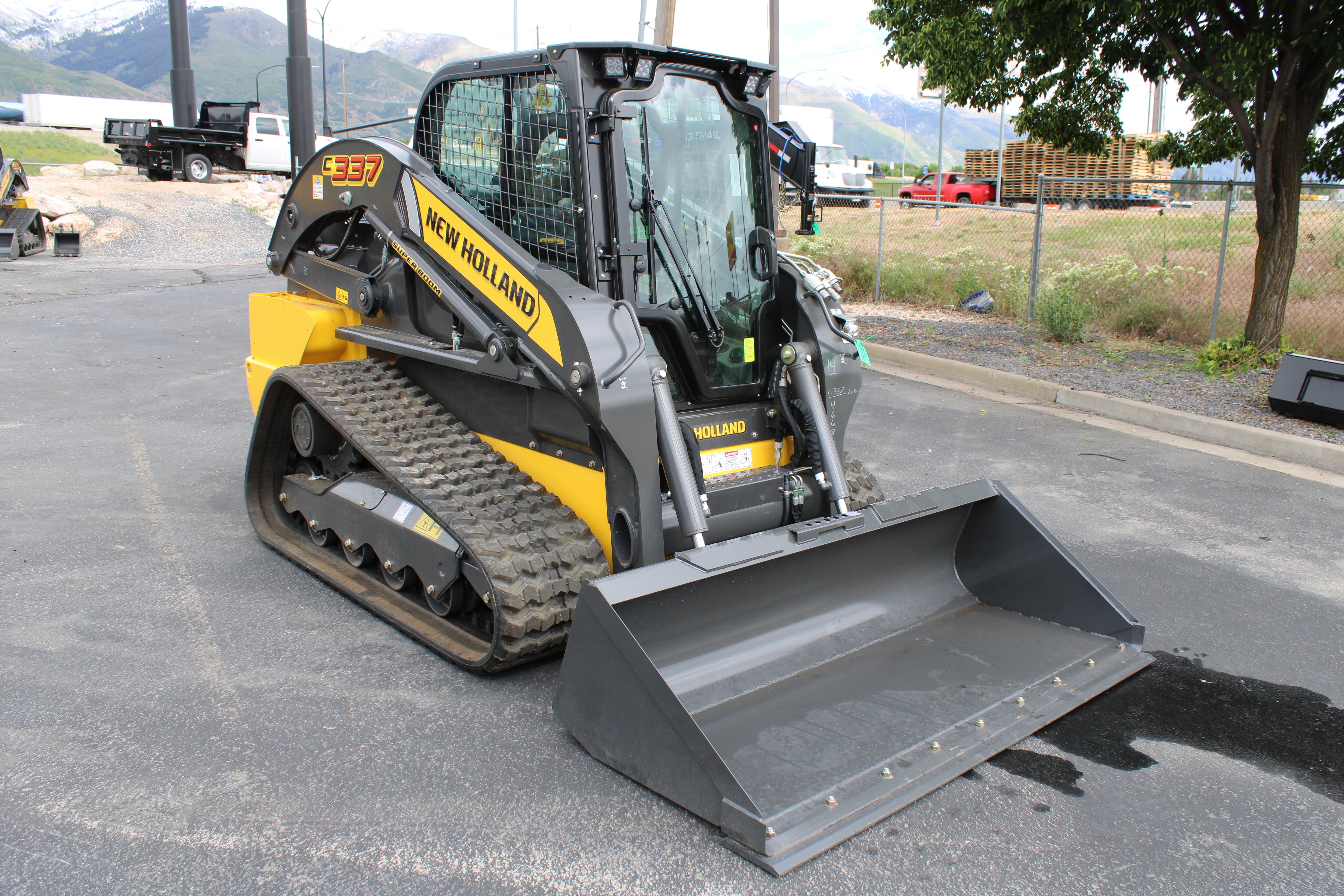 New Holland C337 Skidsteer