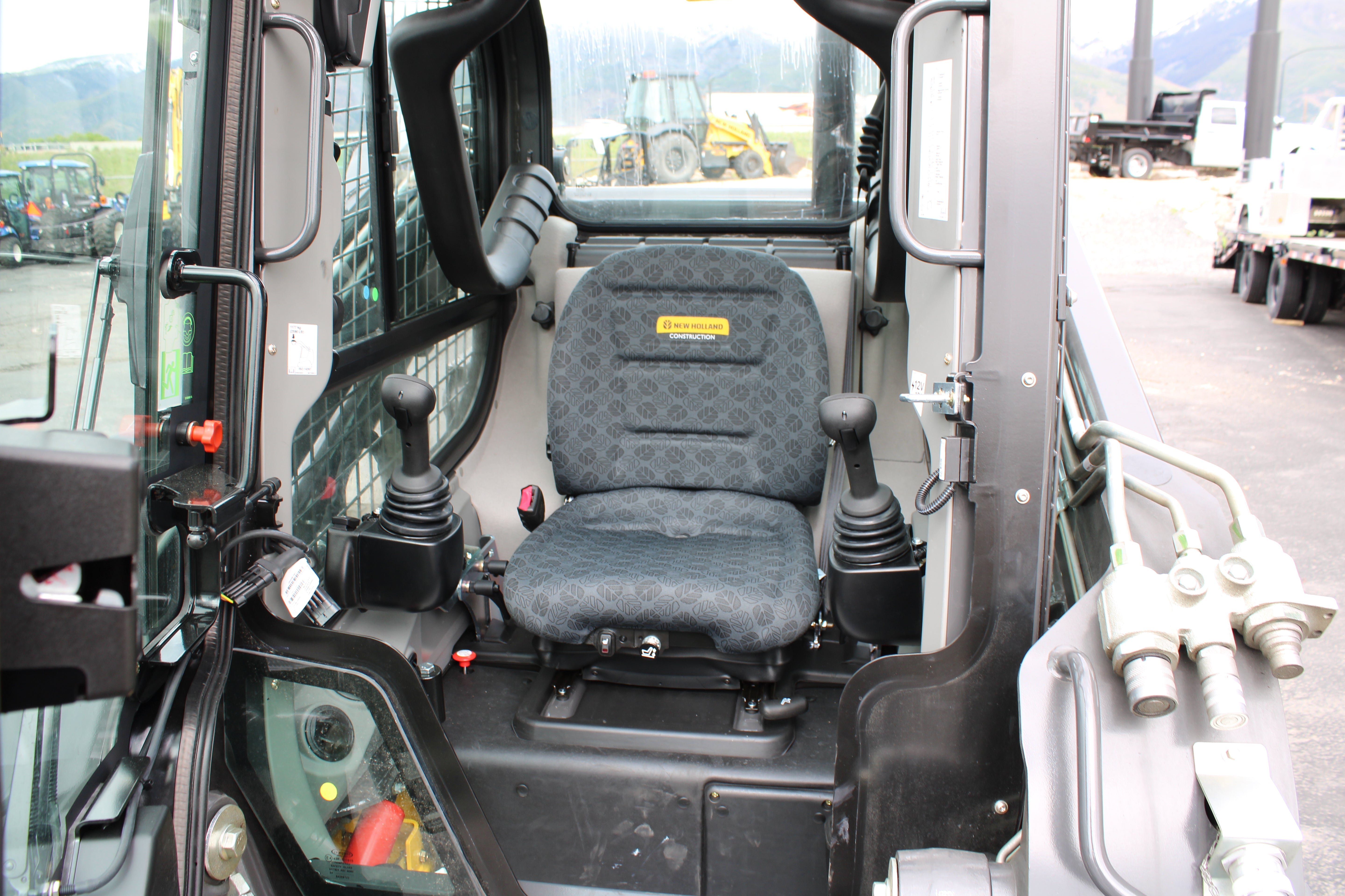 New Holland C337 Skidsteer