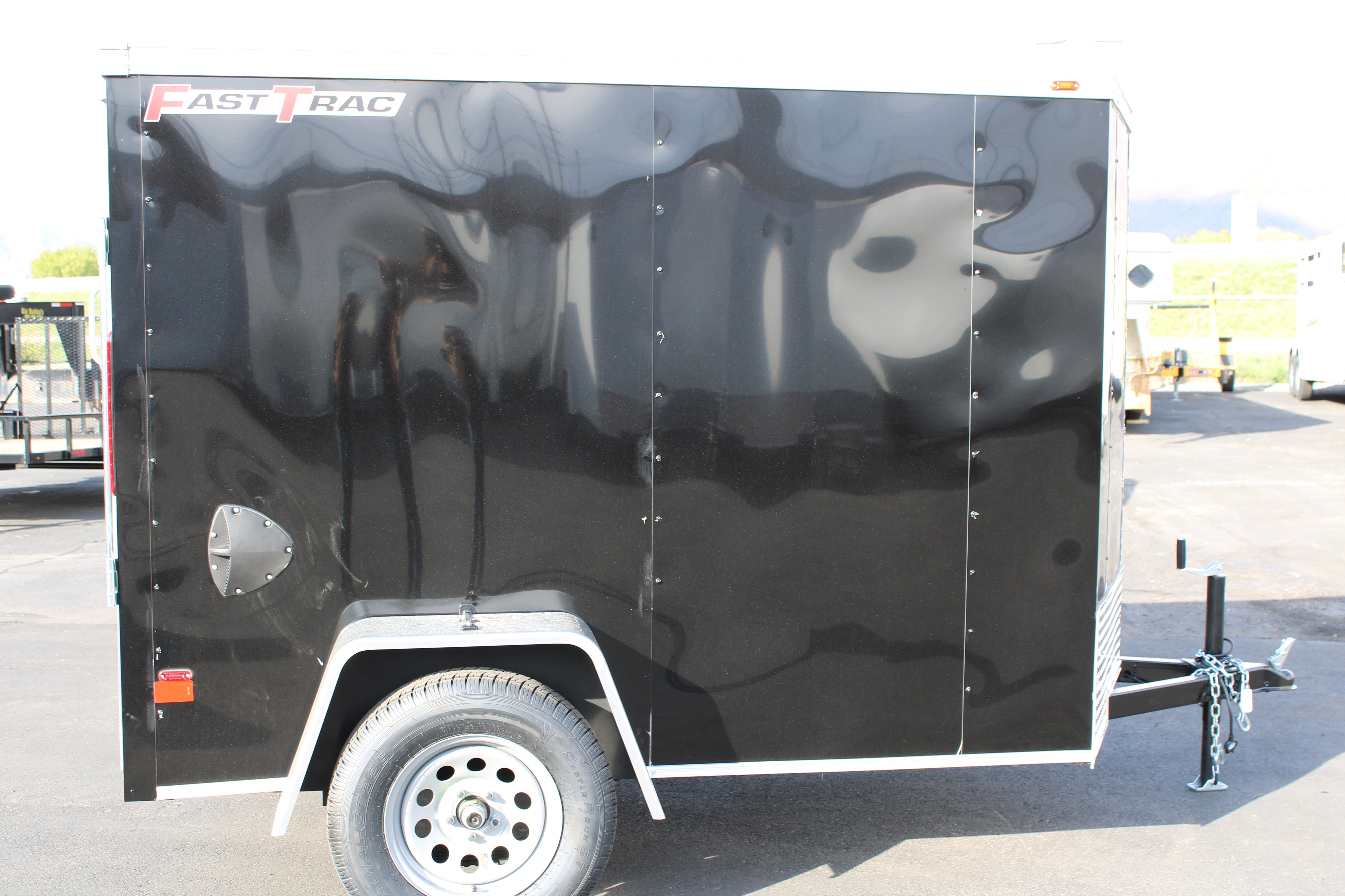2025 Wells Cargo 5 x 8 Deluxe Enclosed Trailer
