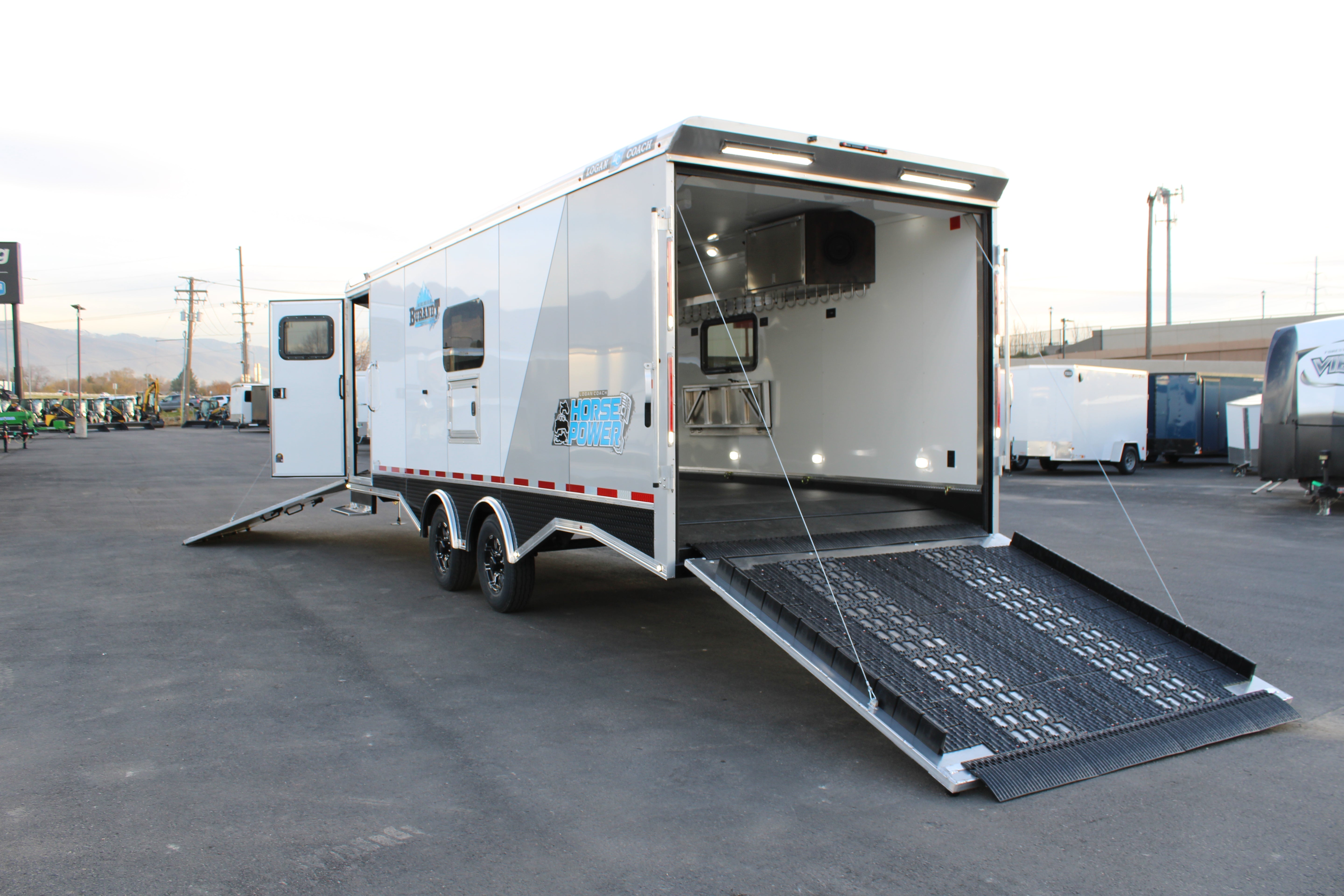 Logan Coach HorsePower BP 29'