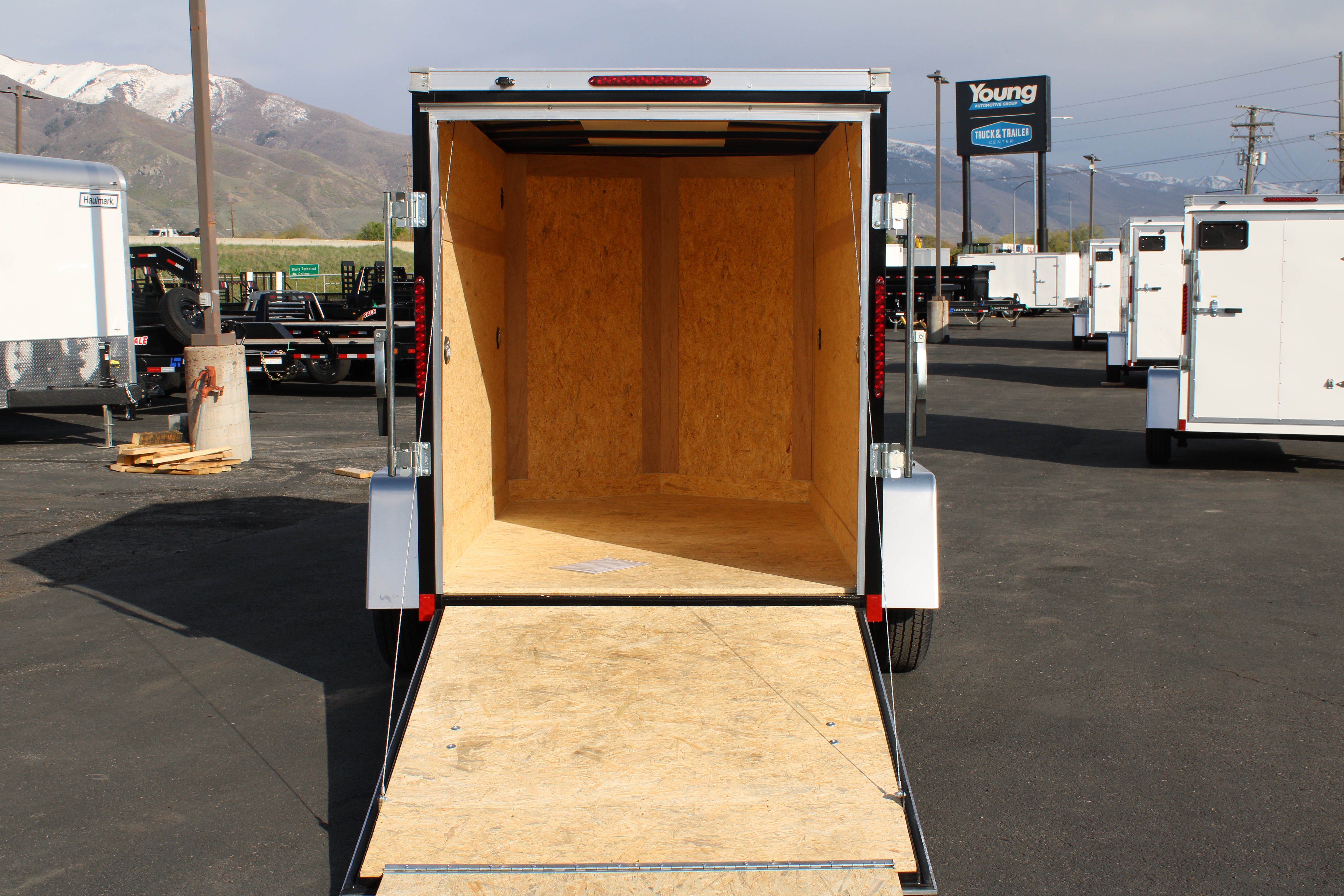 2025 Wells Cargo 5 x 8 Deluxe Enclosed Trailer