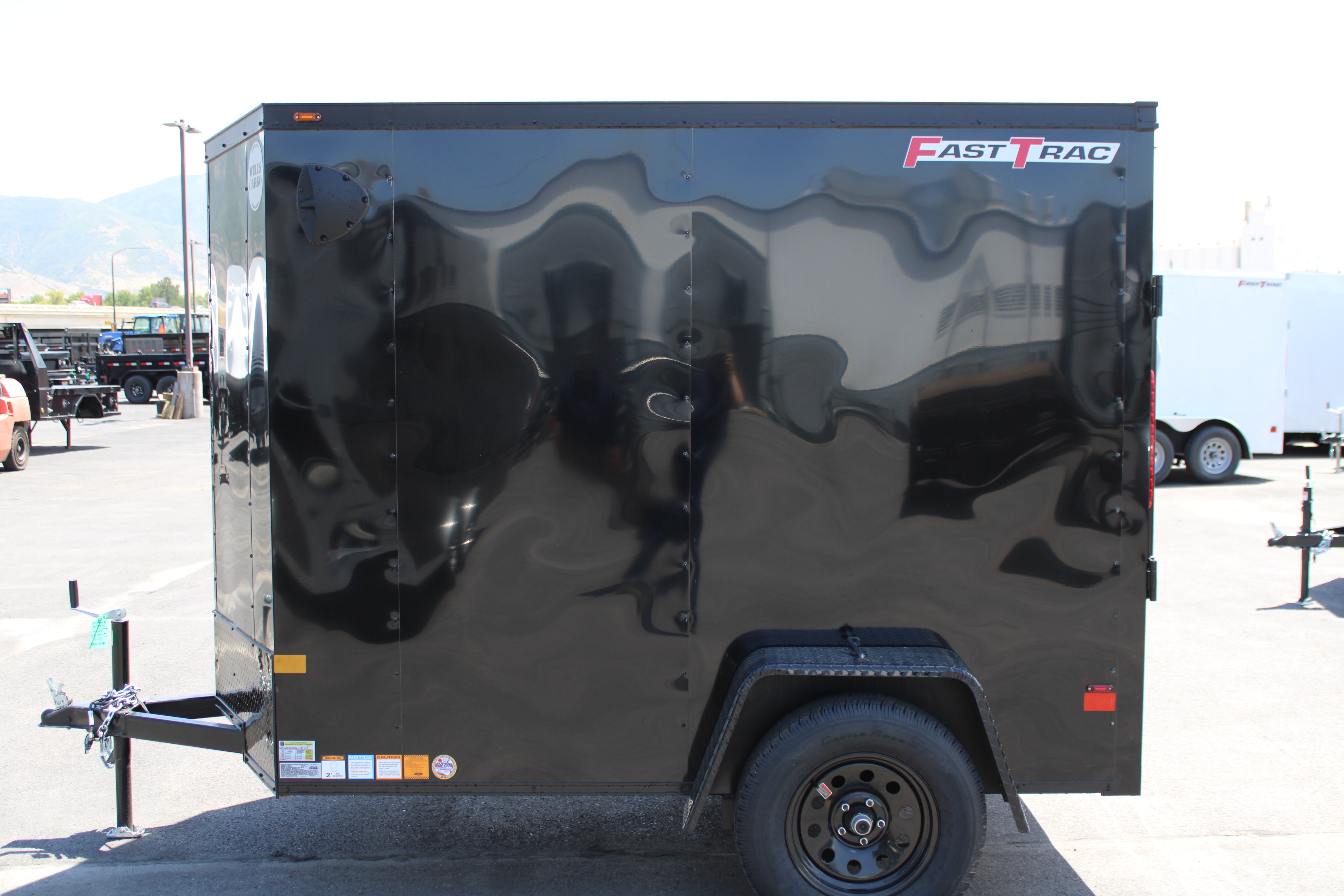 2025 Wells Cargo 5 x 8 Deluxe Enclosed Trailer