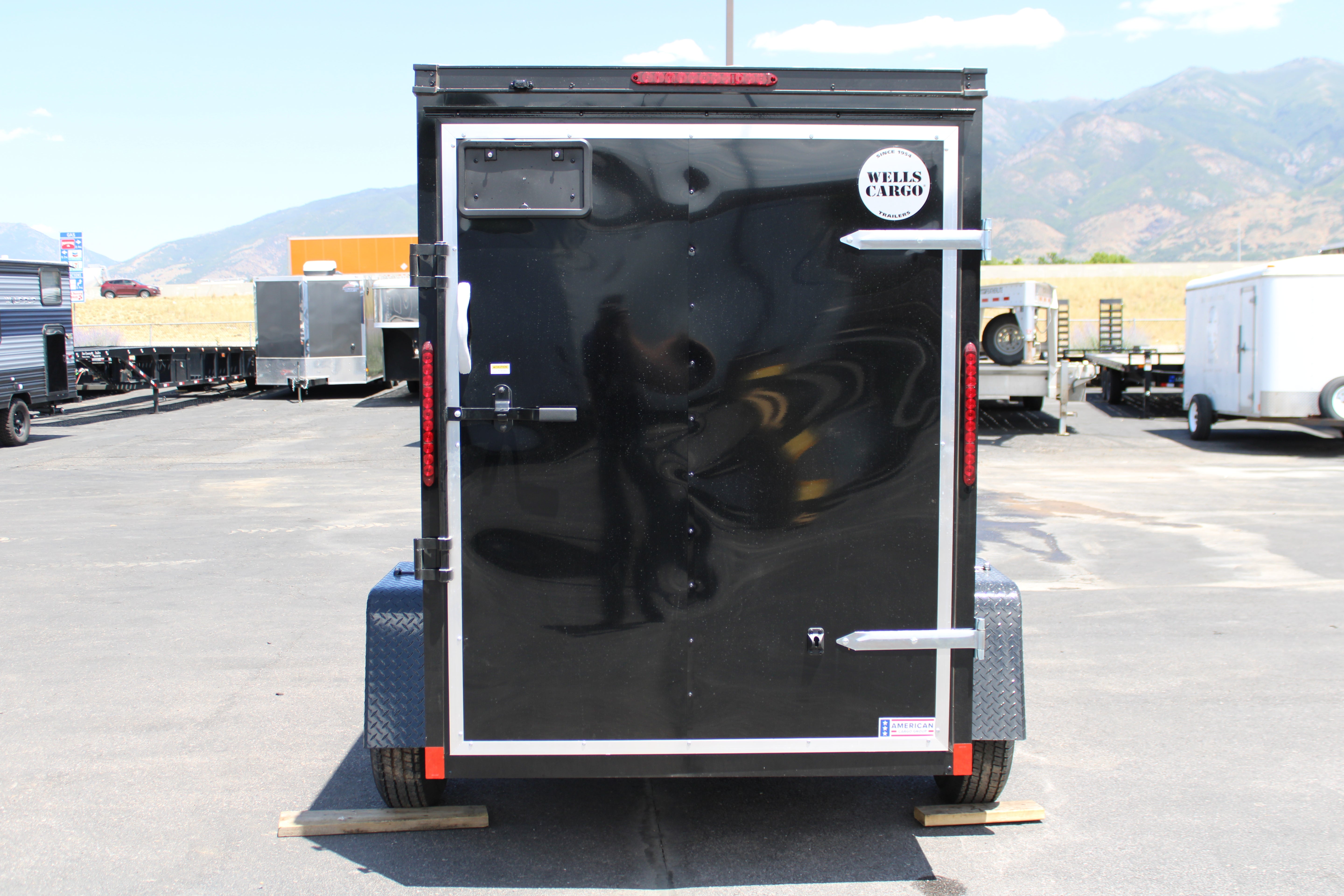 2025 Wells Cargo 5 x 8 Deluxe Enclosed Trailer