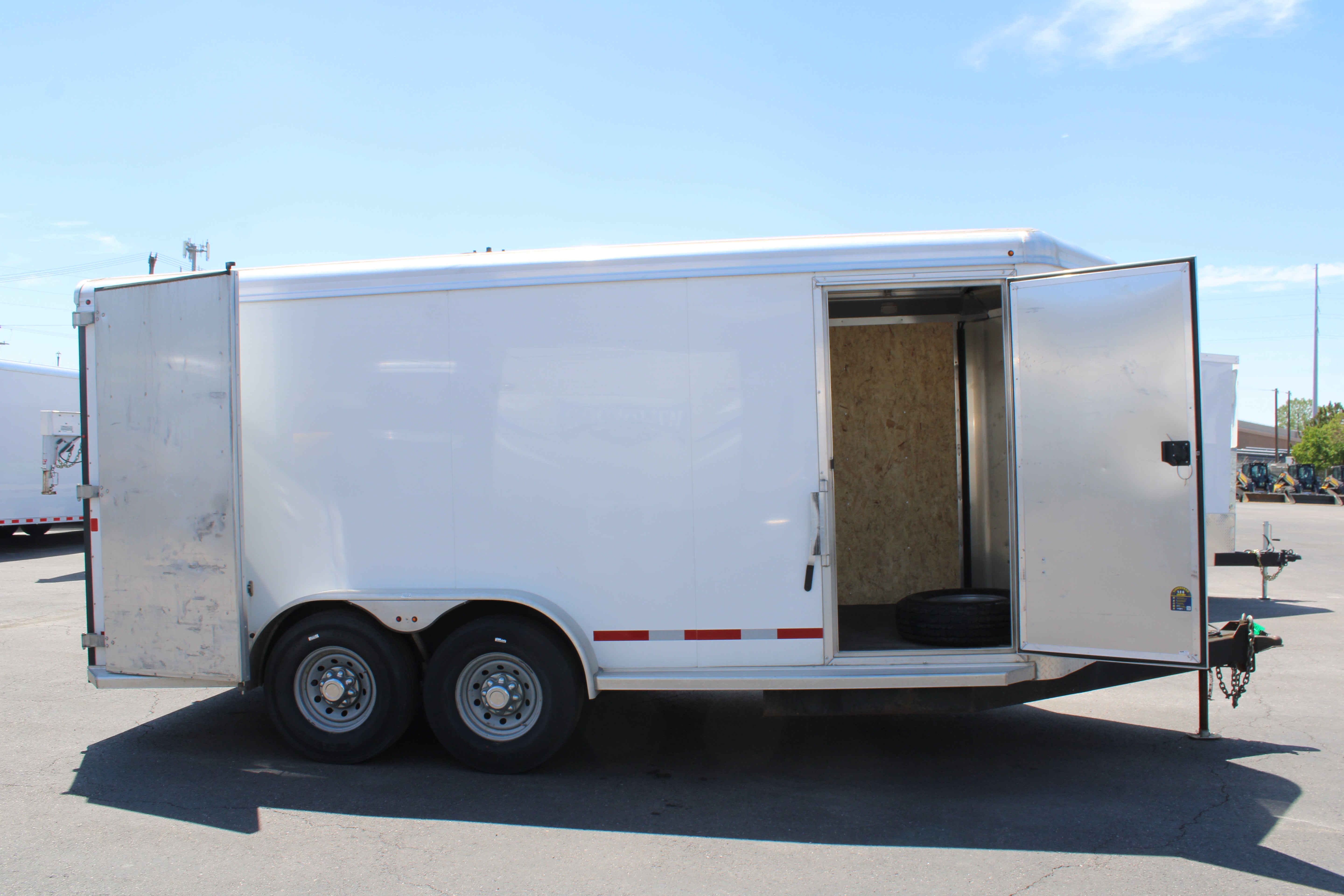 USED LOGAN COACH CONTRACTOR TRAILER