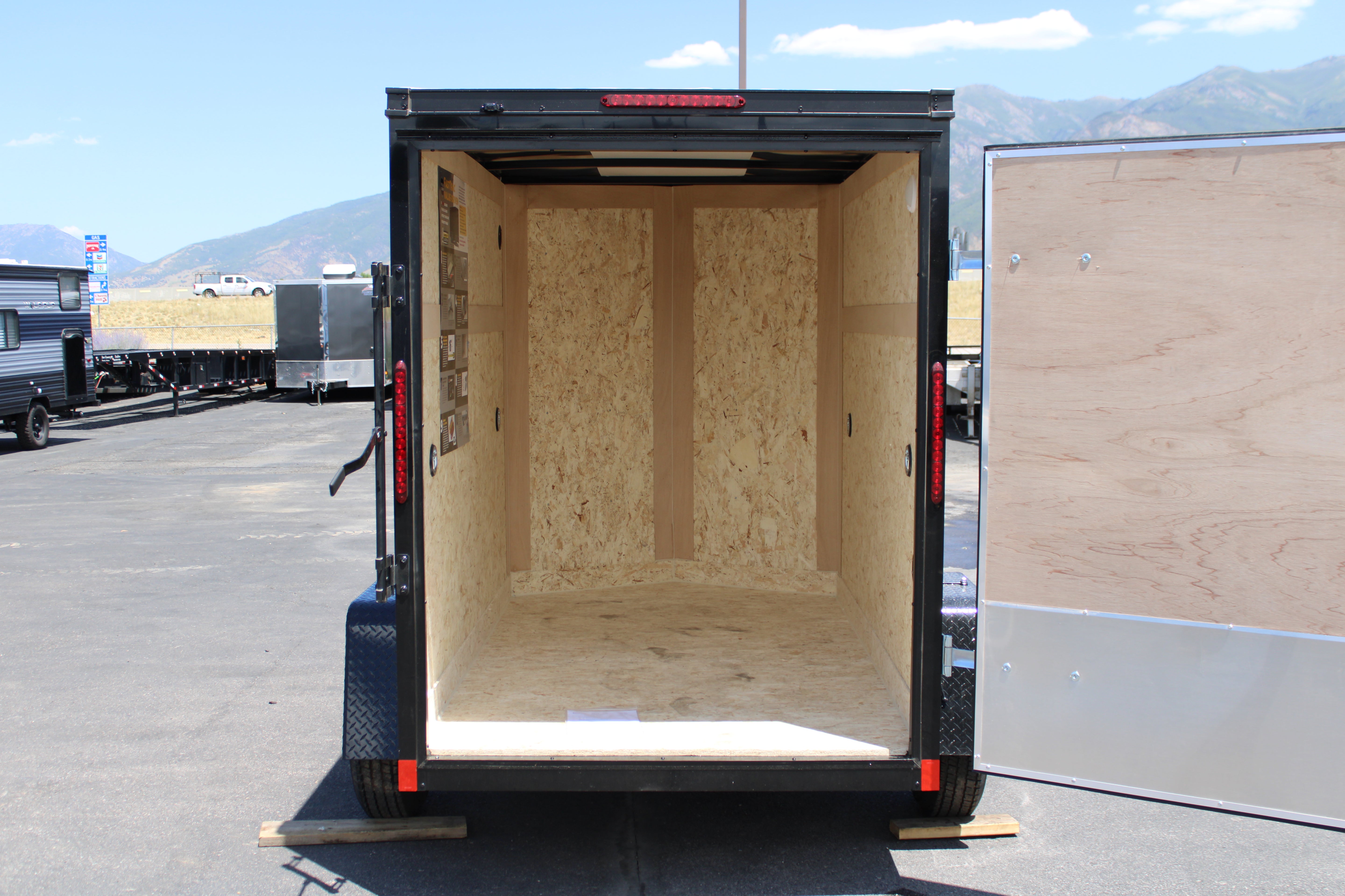2025 Wells Cargo 5 x 8 Deluxe Enclosed Trailer