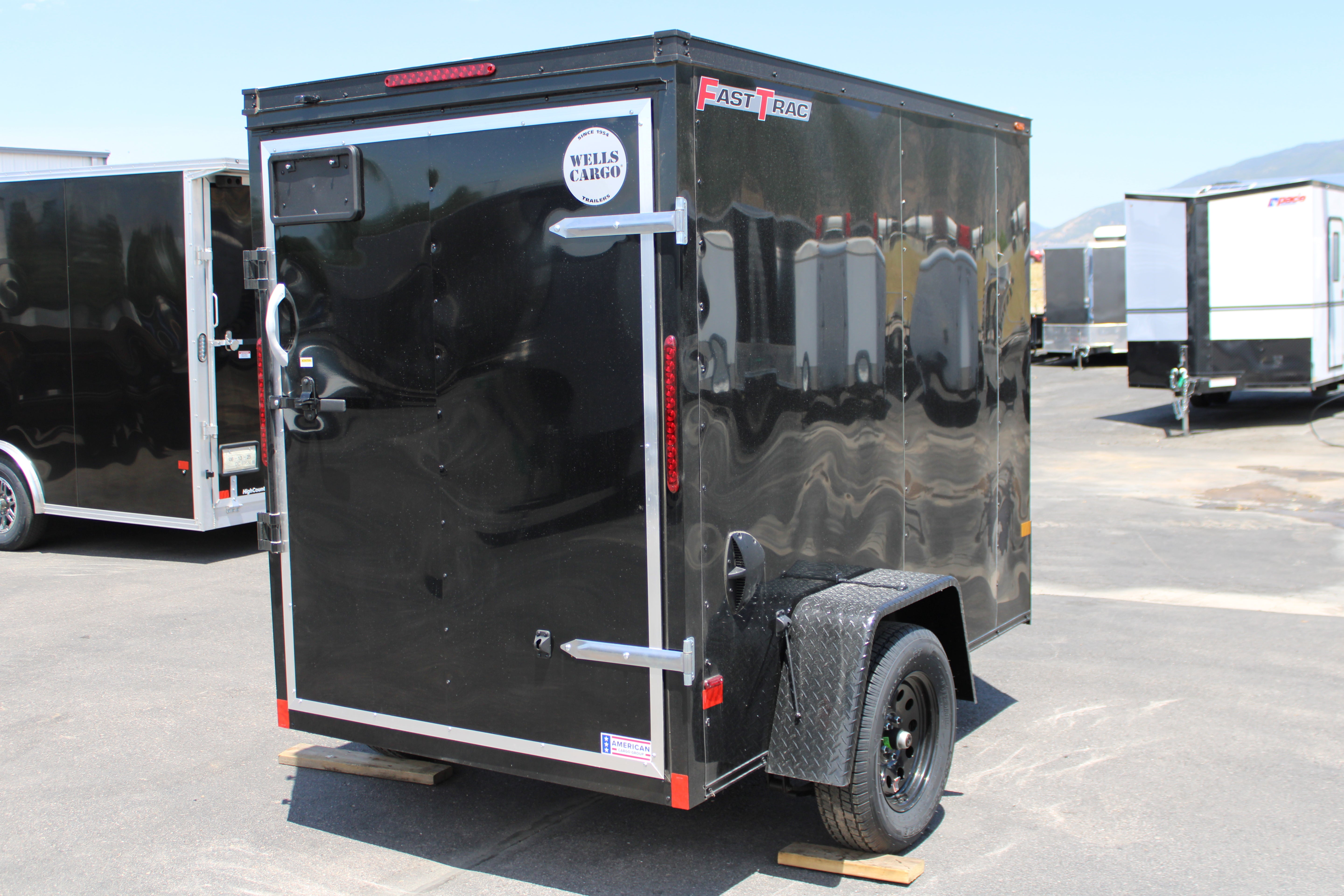 2025 Wells Cargo 5 x 8 Deluxe Enclosed Trailer