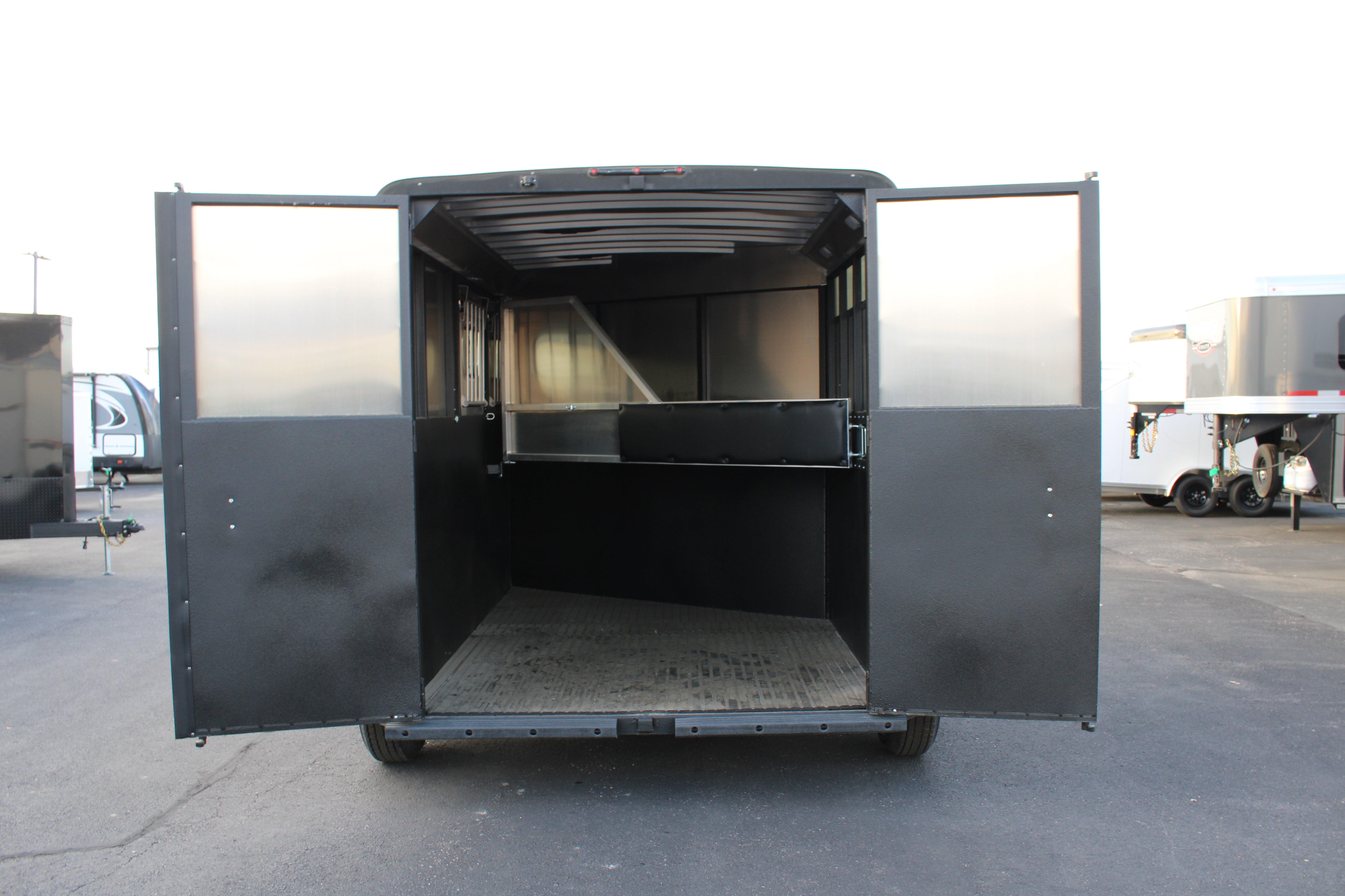 Logan Coach 2HBP Crossfire Trailer