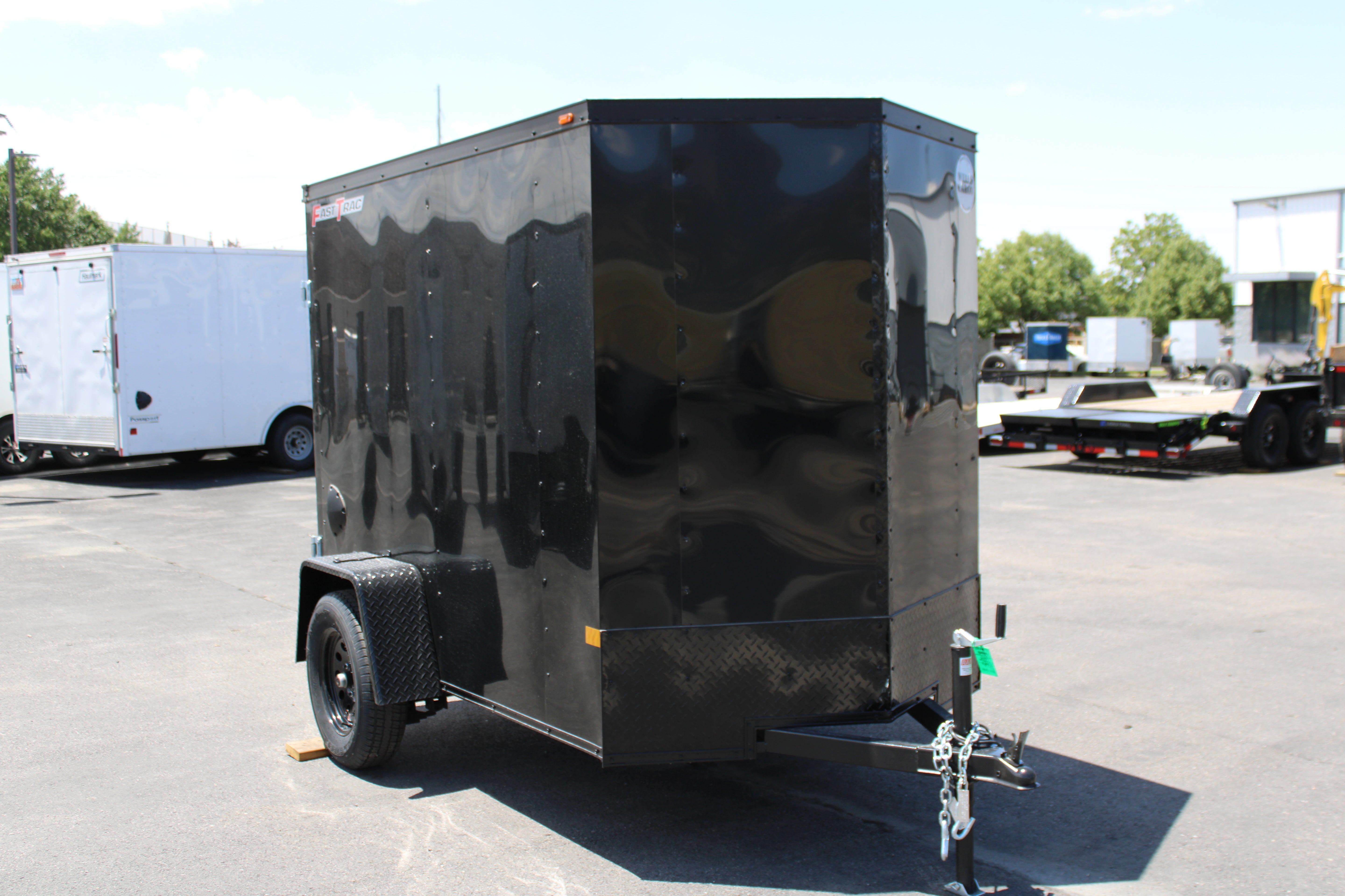 2025 Wells Cargo 5 x 8 Deluxe Enclosed Trailer