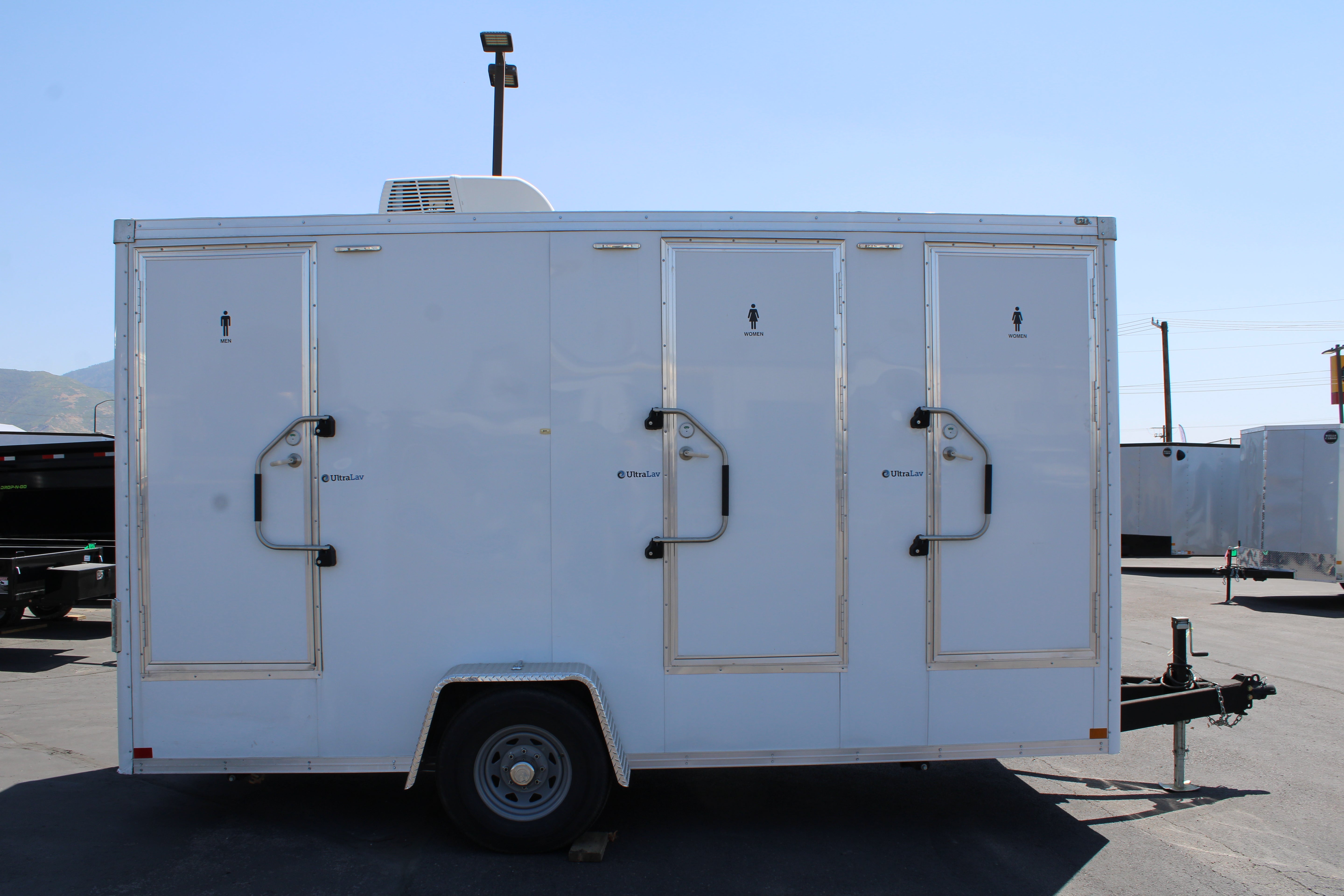 Used Wells Cargo 3 Stall UltraLav Trailer
