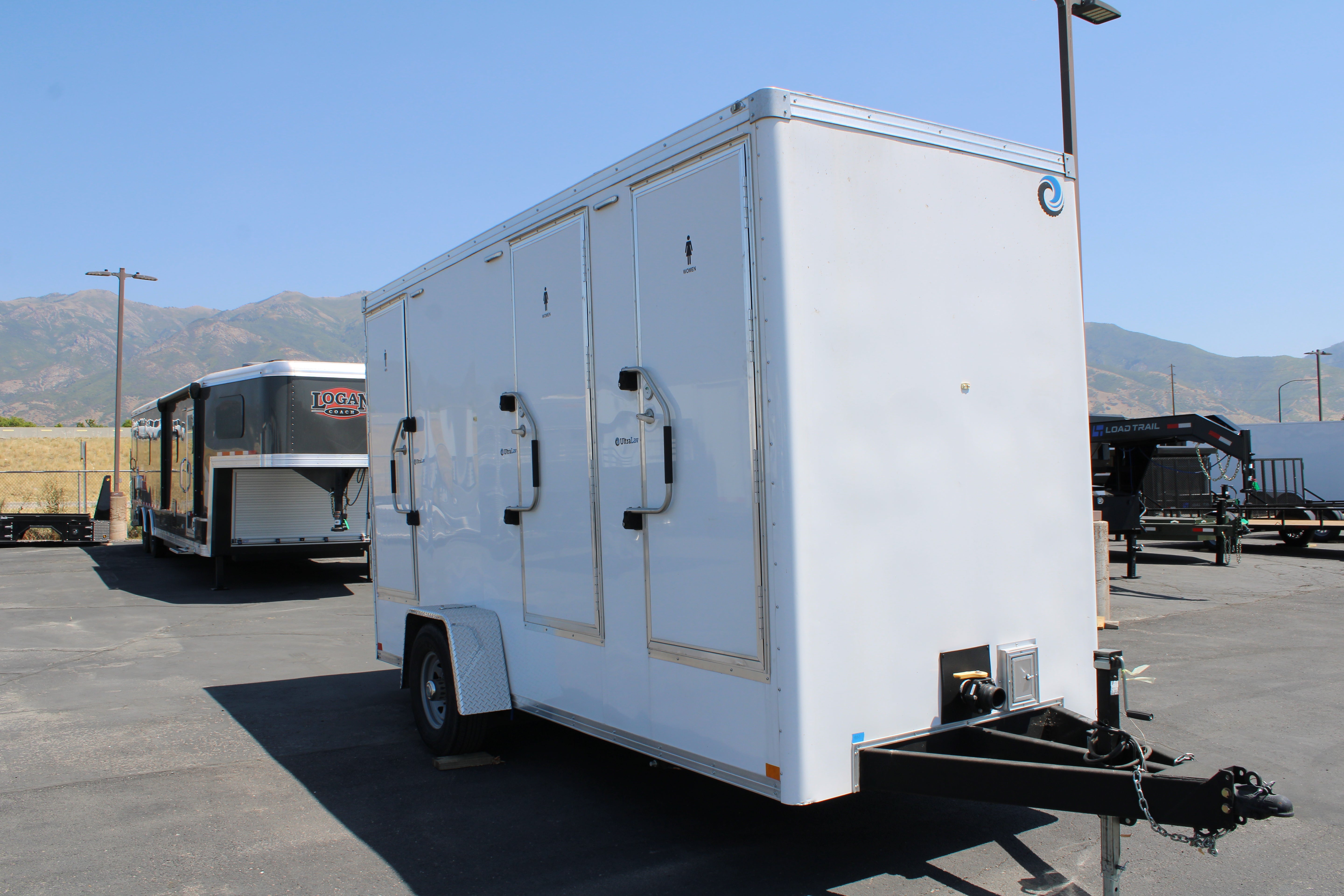 Used Wells Cargo 3 Stall UltraLav Trailer