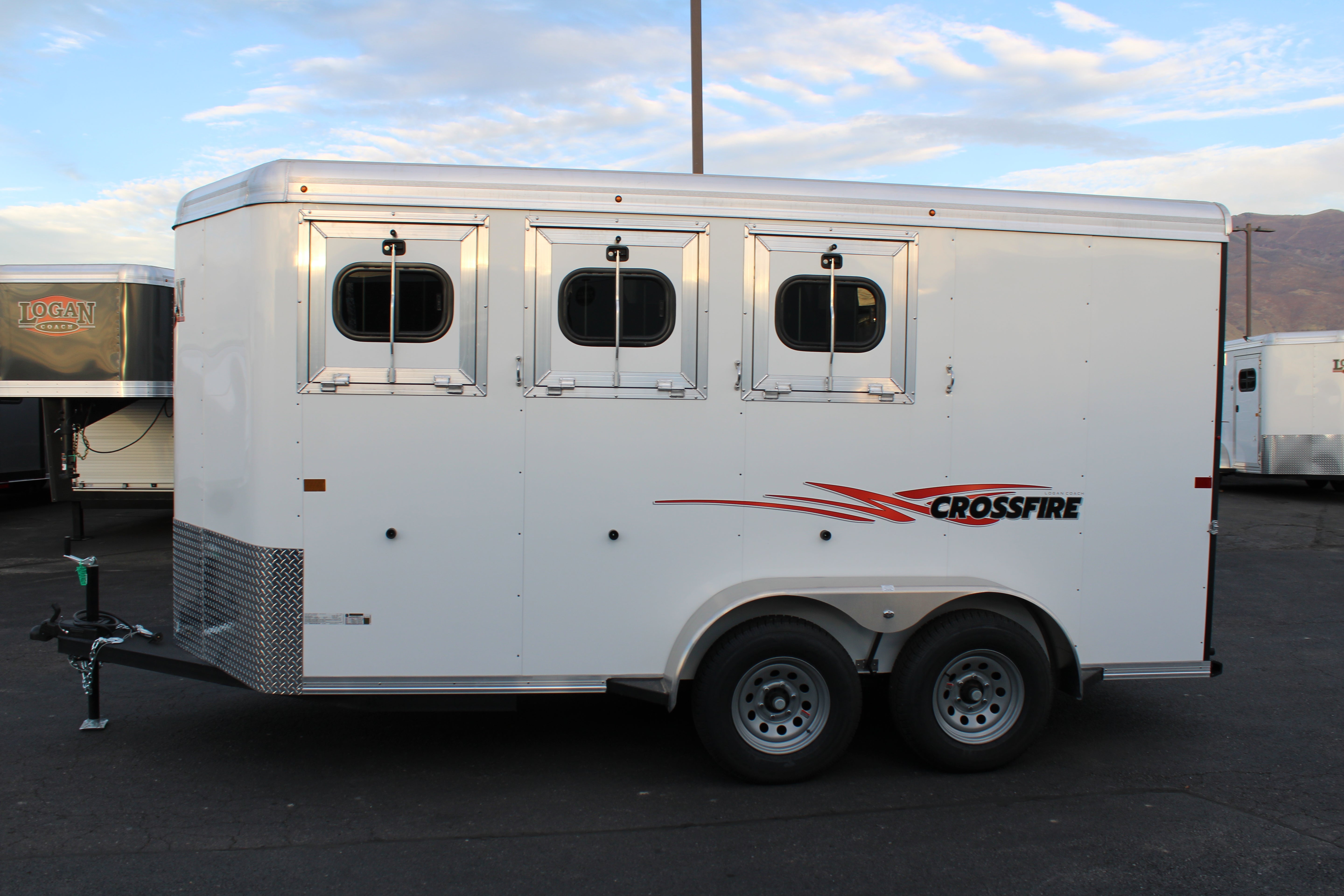 Logan Coach 3HBP Crossfire Trailer
