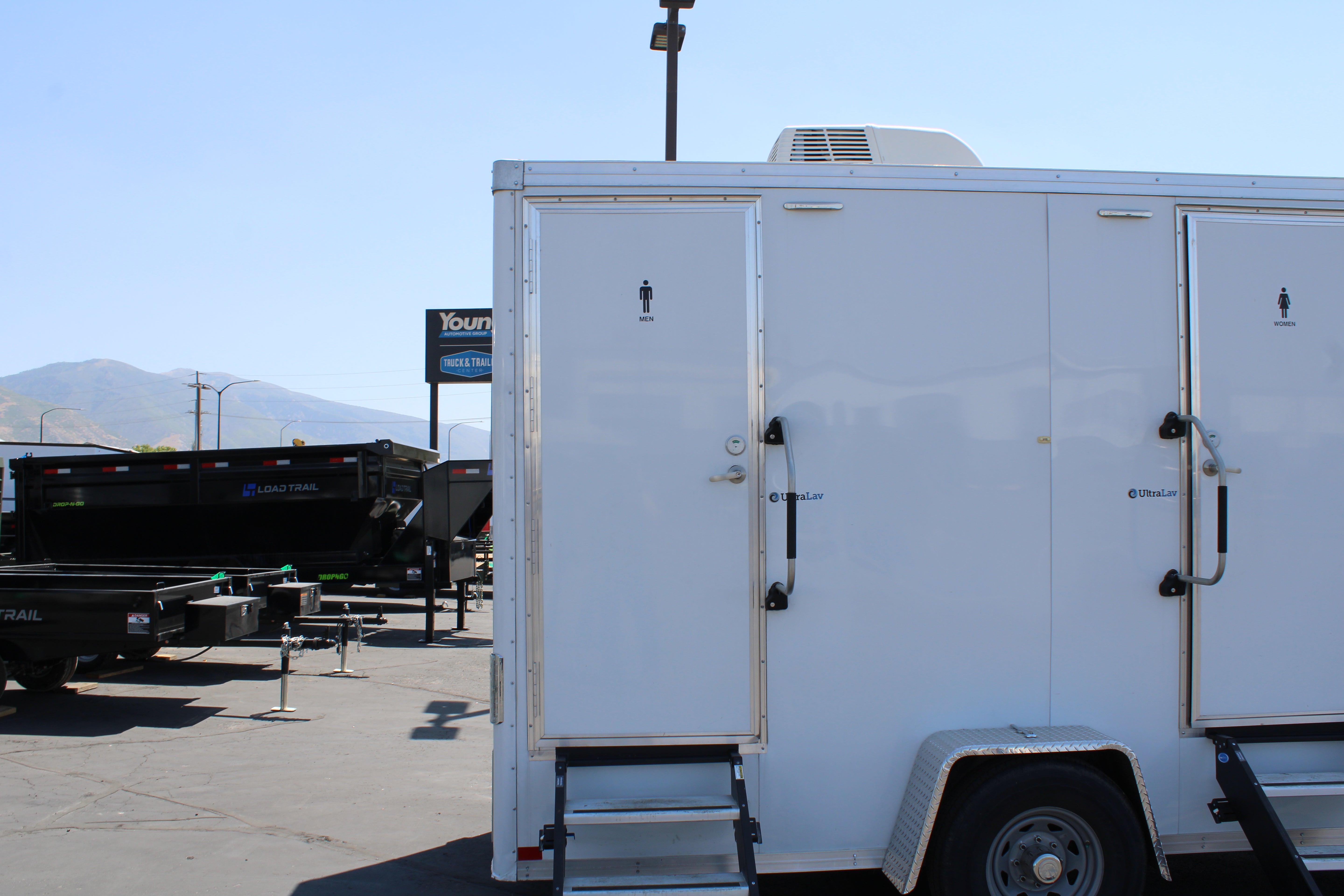 Used Wells Cargo 3 Stall UltraLav Trailer