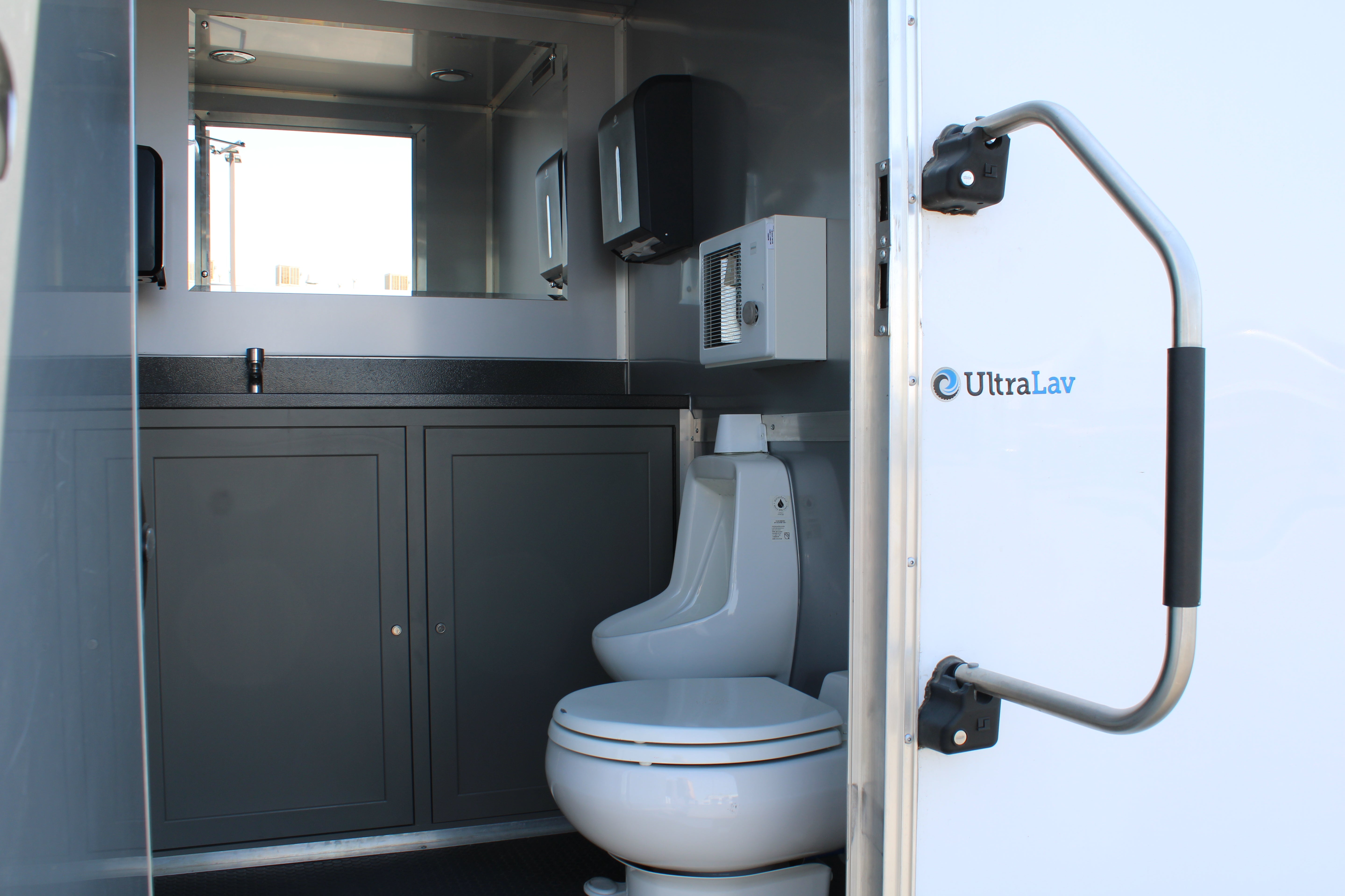 Used Wells Cargo 3 Stall UltraLav Trailer