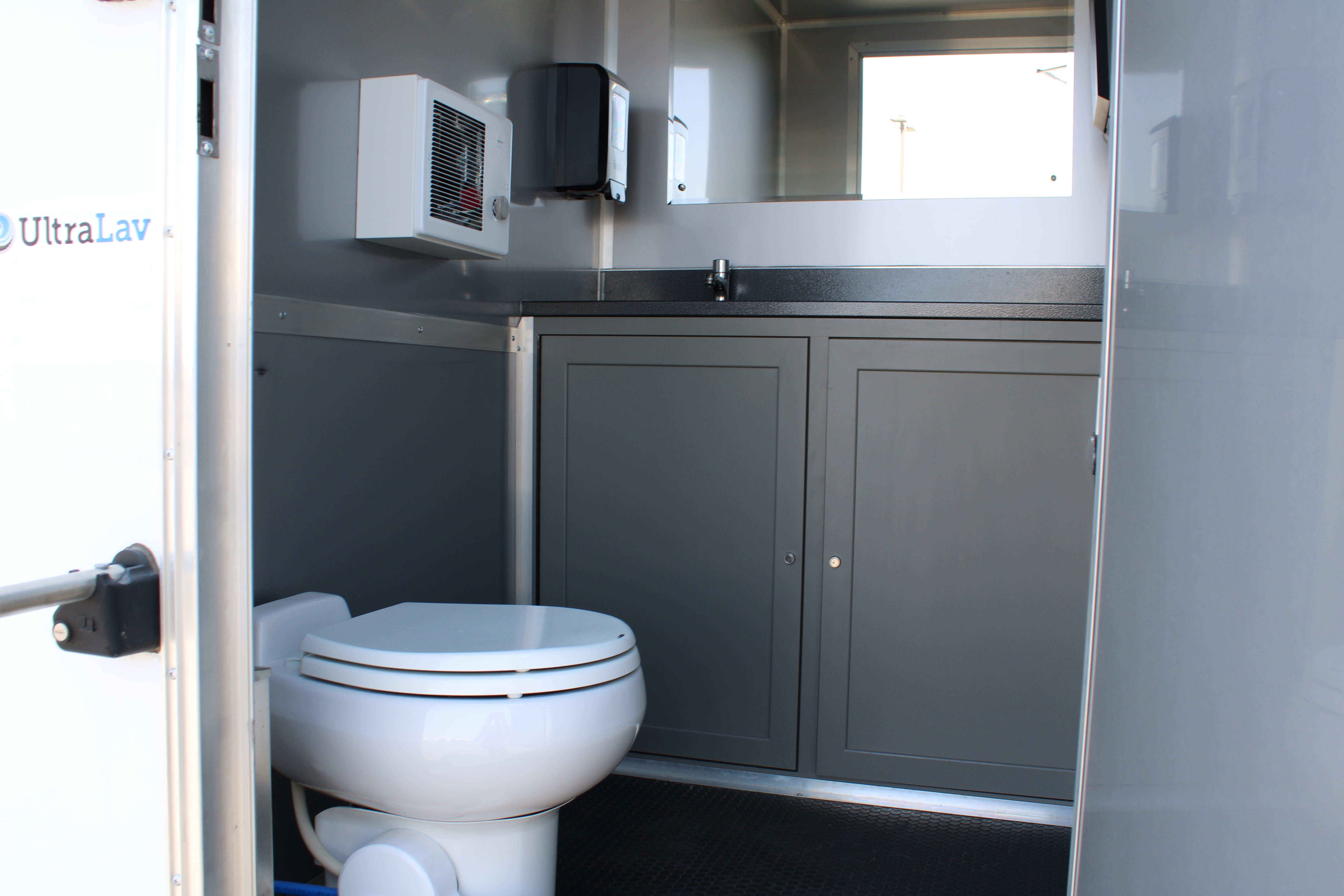 Used Wells Cargo 3 Stall UltraLav Trailer